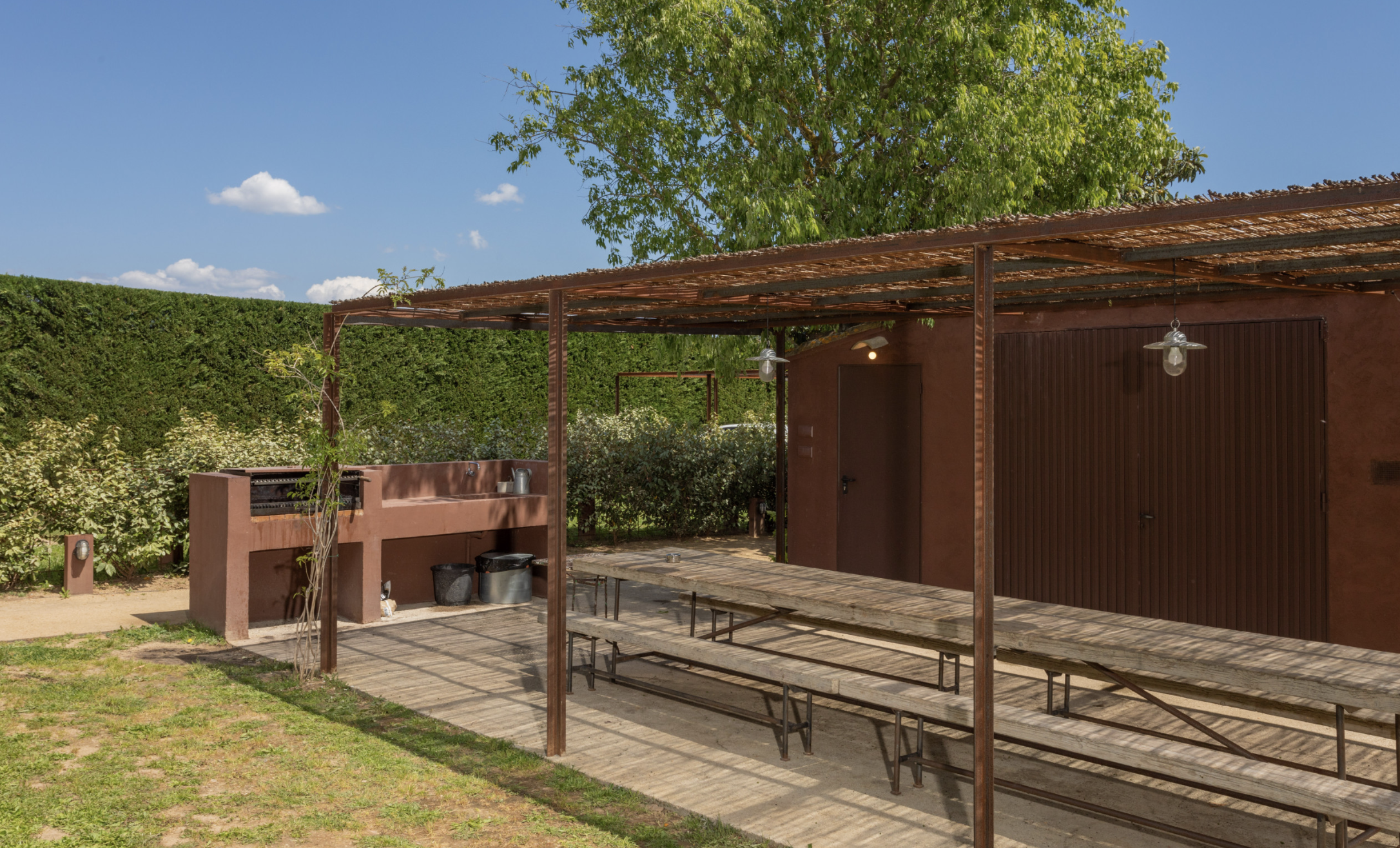 Outdoor dinner area 2.png