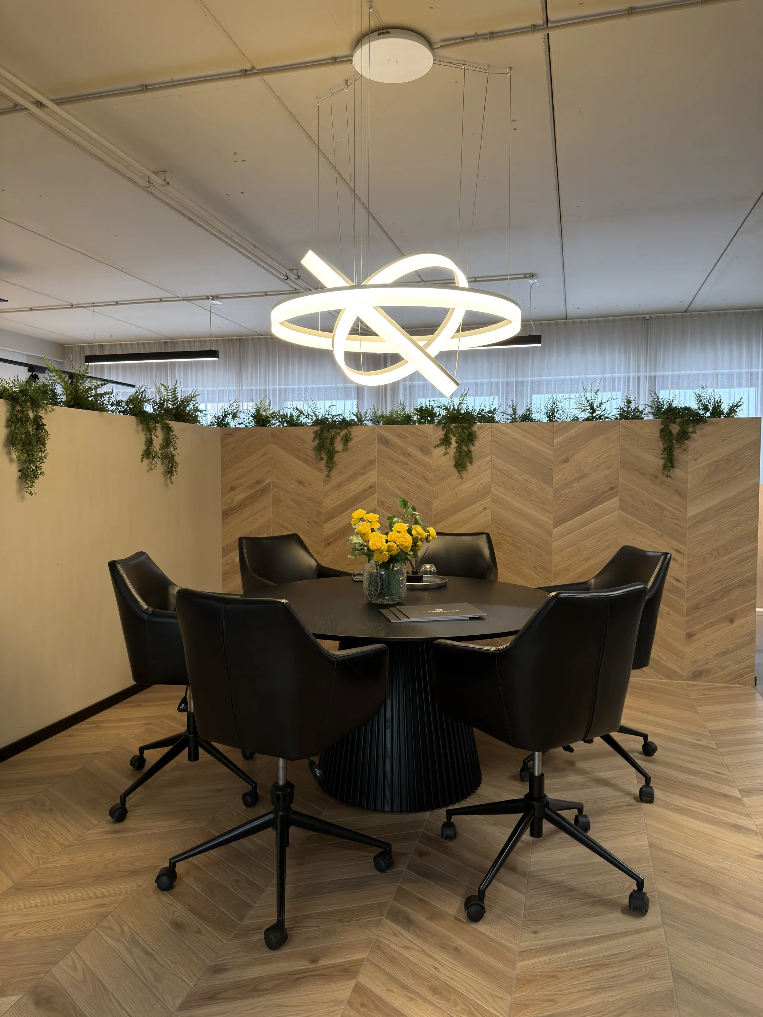 Beratungsbereich im Fliesen Platzer Schauraum in Graz für persönliche Beratung zu Fliesen, Badezimmerfliesen und Terrassenfliesen. 