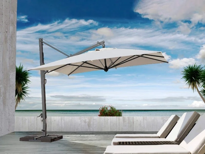 parasols et équipements extérieur hotel