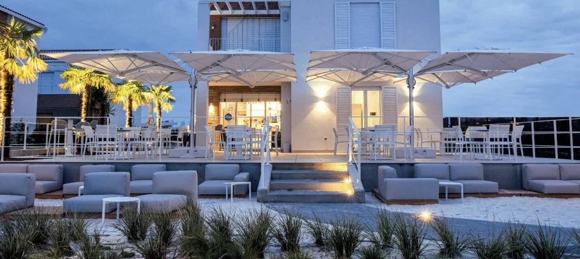L'instant CHR dispose d'une gamme spécifique de mobilier pour les extérieurs d'hôtels, de campings et d'hébergements