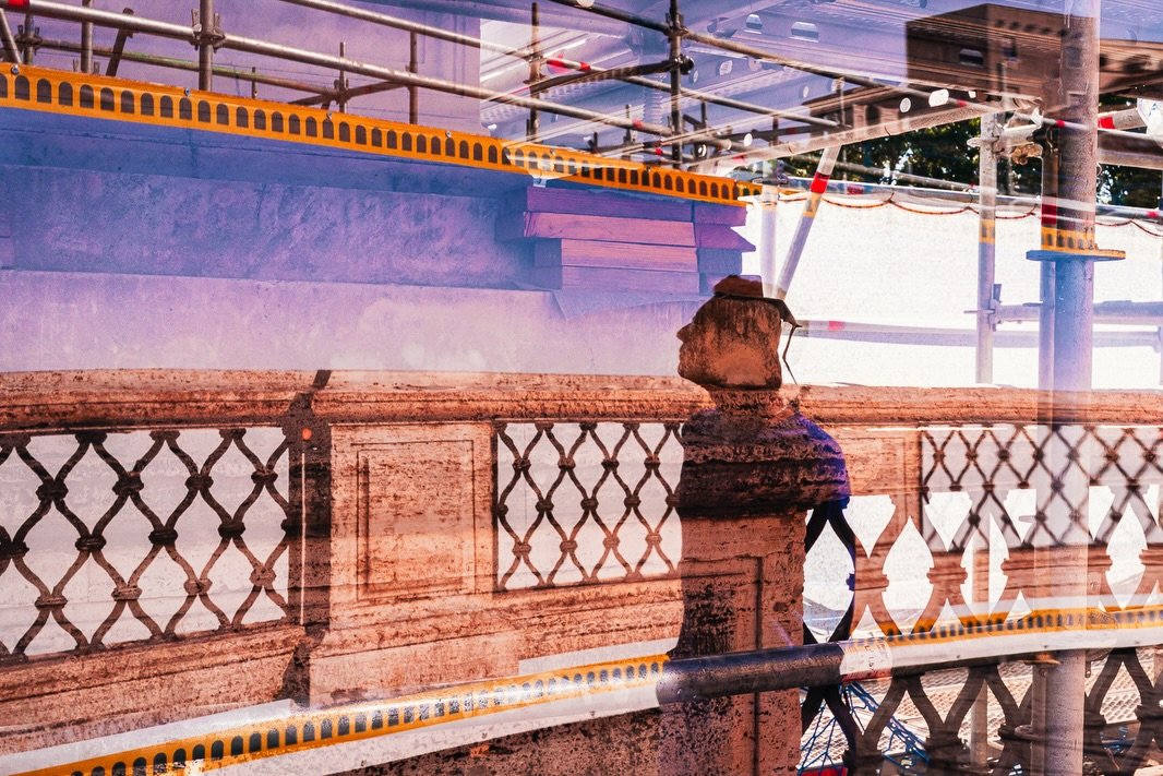 Falling slowly 
.
.
.
.
#streets_storytelling⠀⠀
#streets_unseen⁣⠀⠀⠀
#street_macadam&nbsp;⠀⠀⠀⠀
#streetsacademy&nbsp;⁣
#sublimestreet&nbsp;⠀⠀