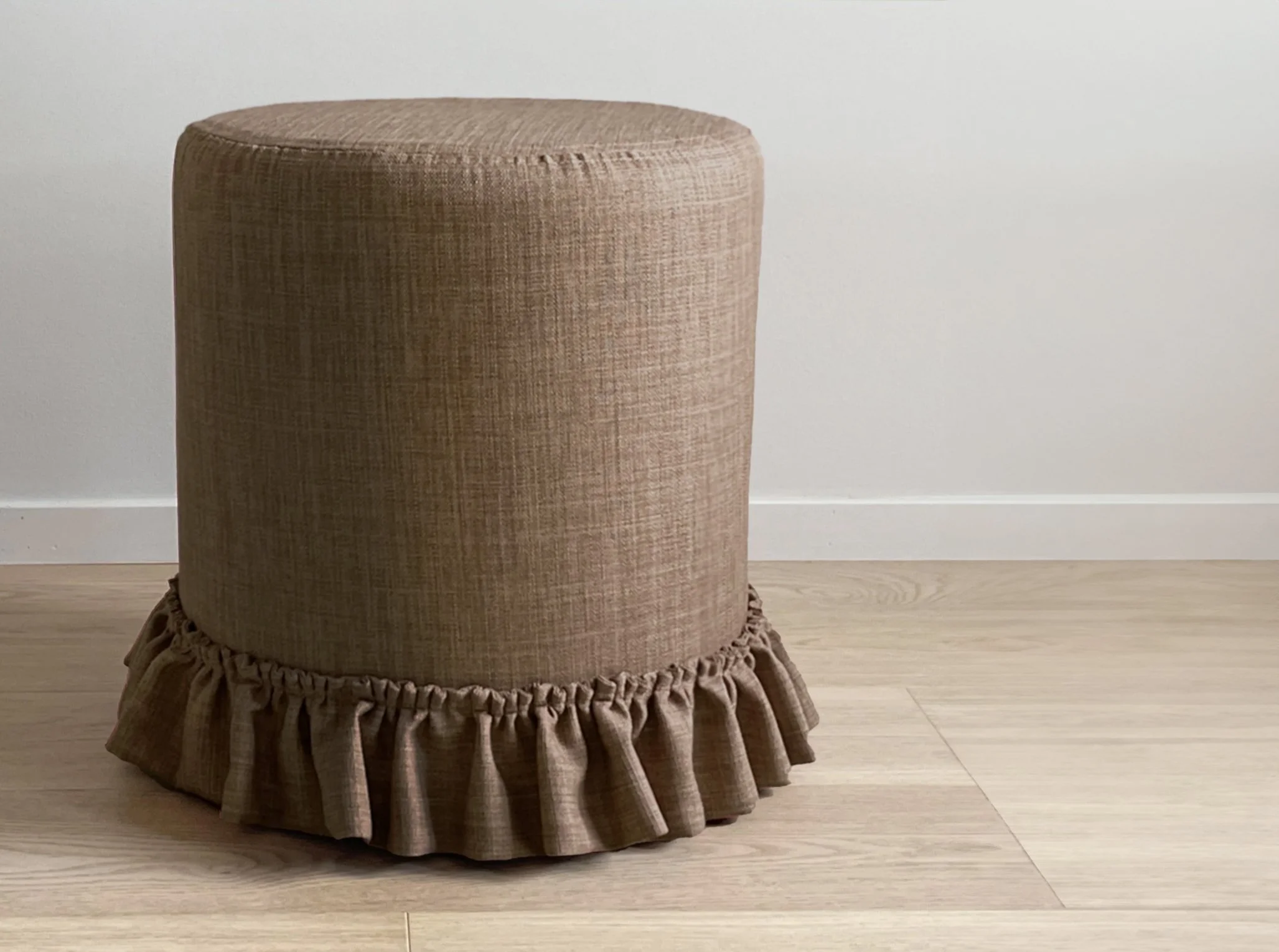 Linen pouf with ruffle, Lindeberg/Ljung Design