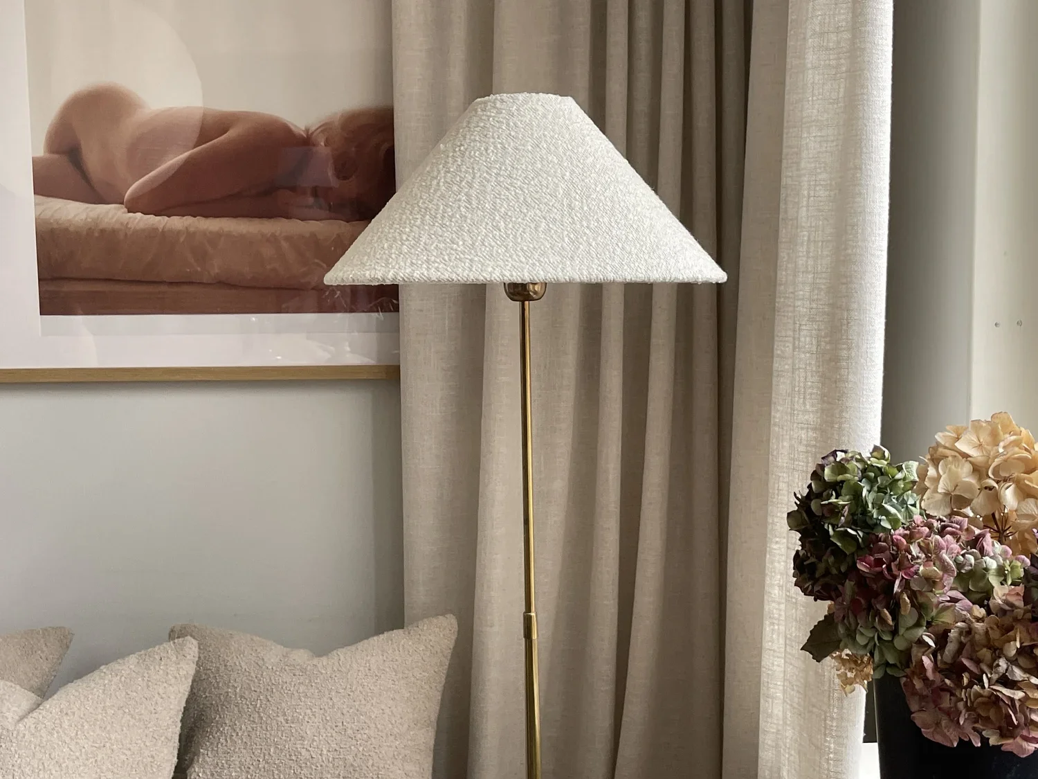 Floor lamp in brass with a bouclé lampshade