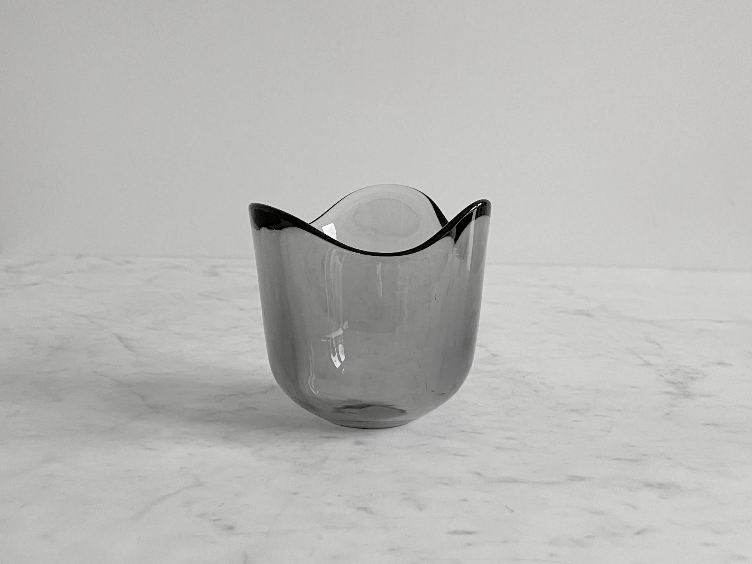 Glass bowl by Tomas Harila Carlgren, Reijmyre