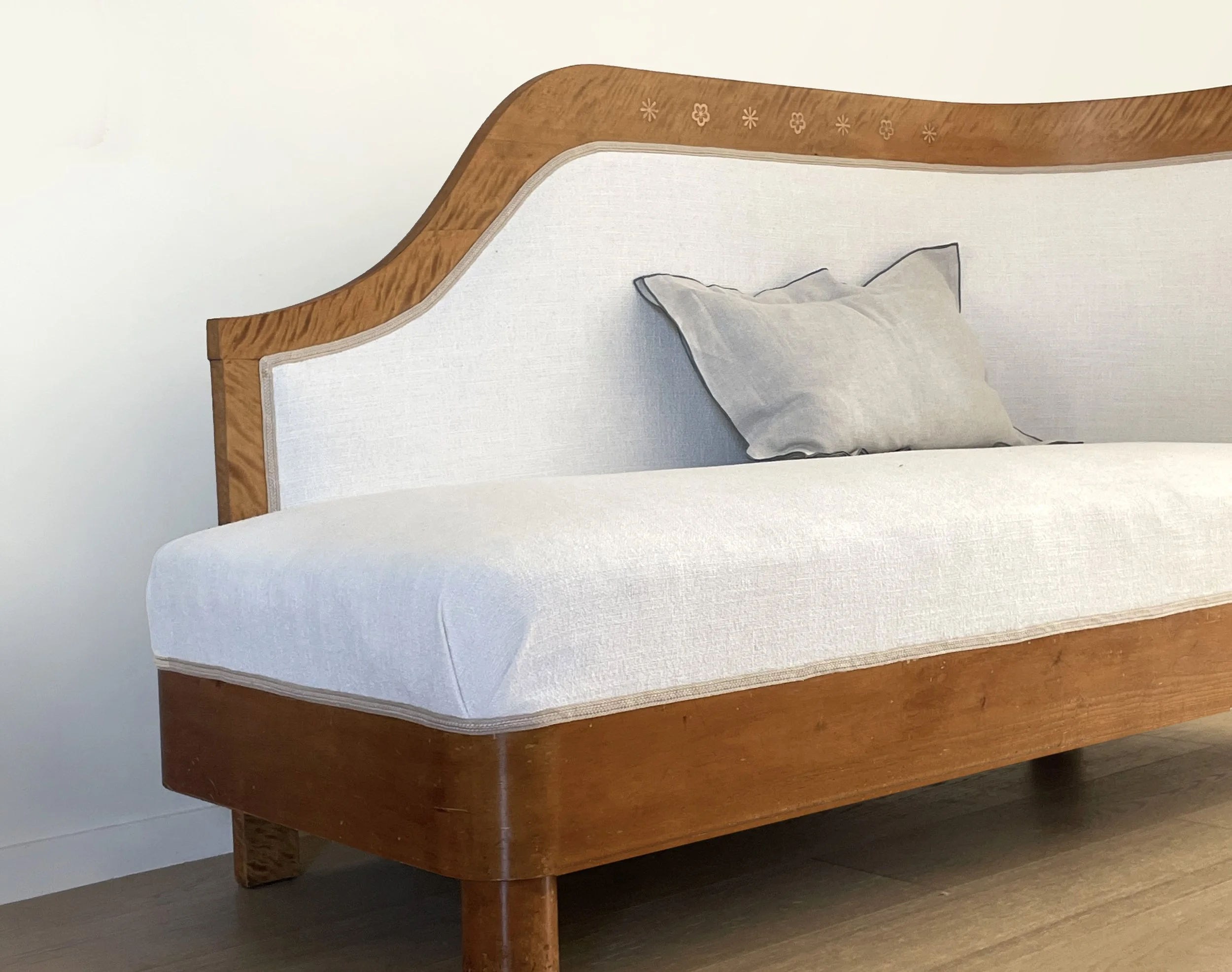 An early 20th Century Daybed