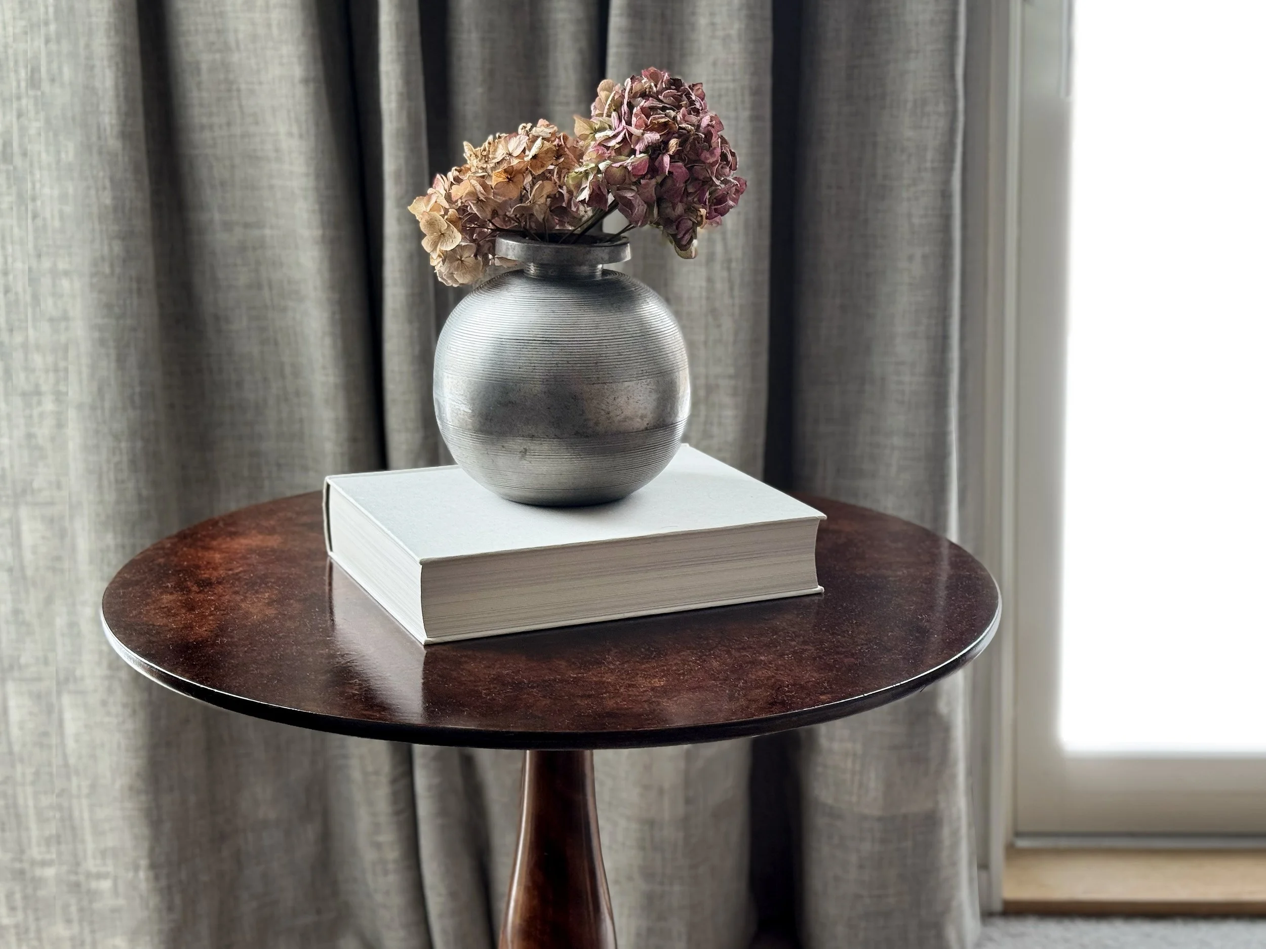 Side table in Mahogany burl veneer, 30s