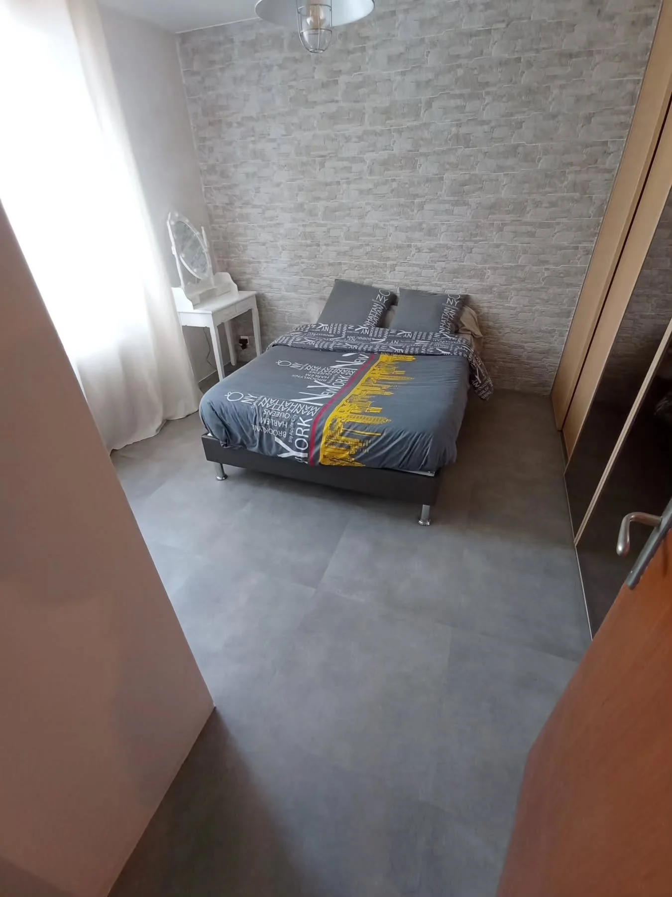 R&eacute;fection chambre, 
Pose de sol et parement mural