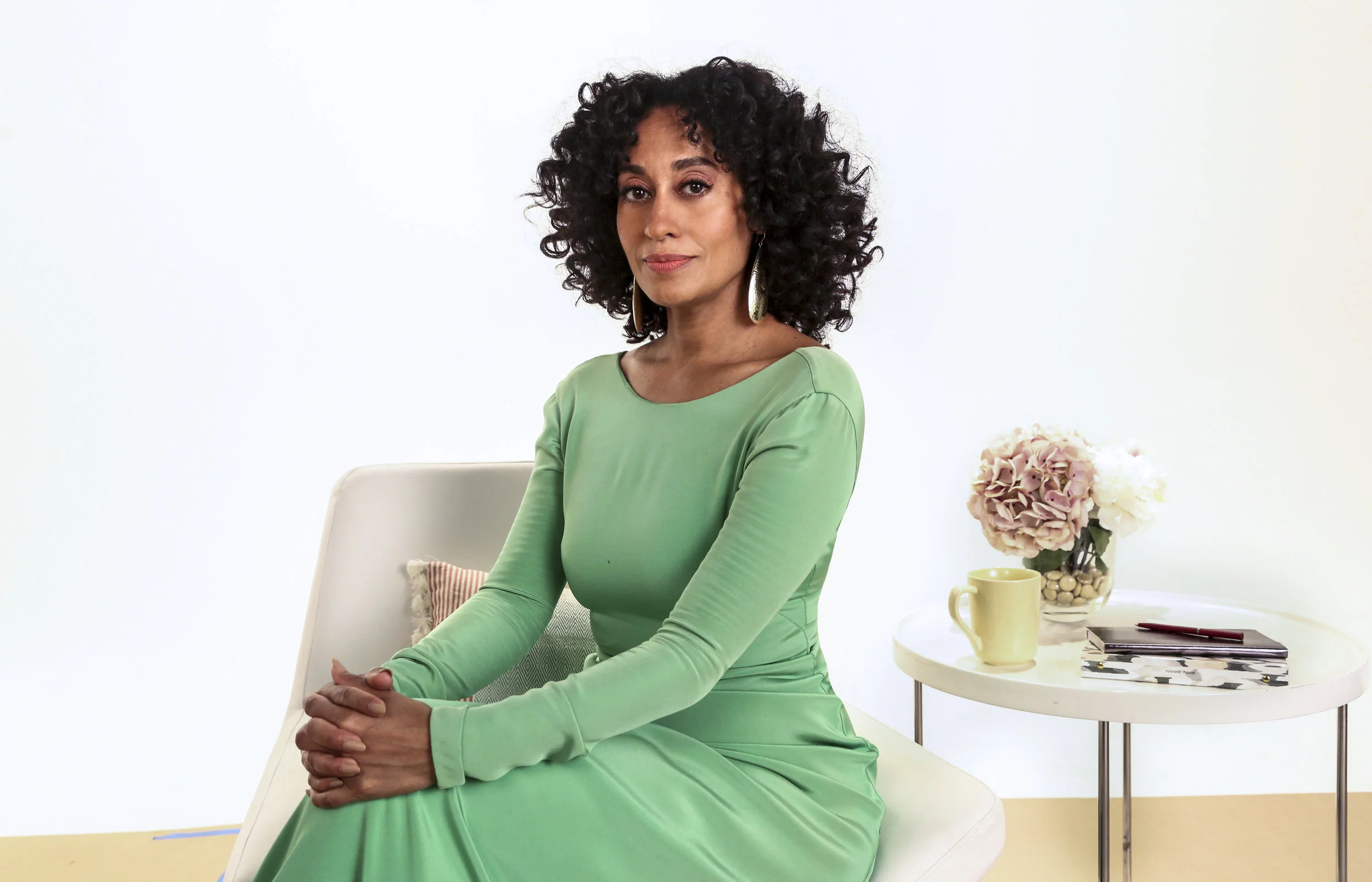 040116-shows-bgr-bts-host-tracee-ellis-ross-1.jpg
