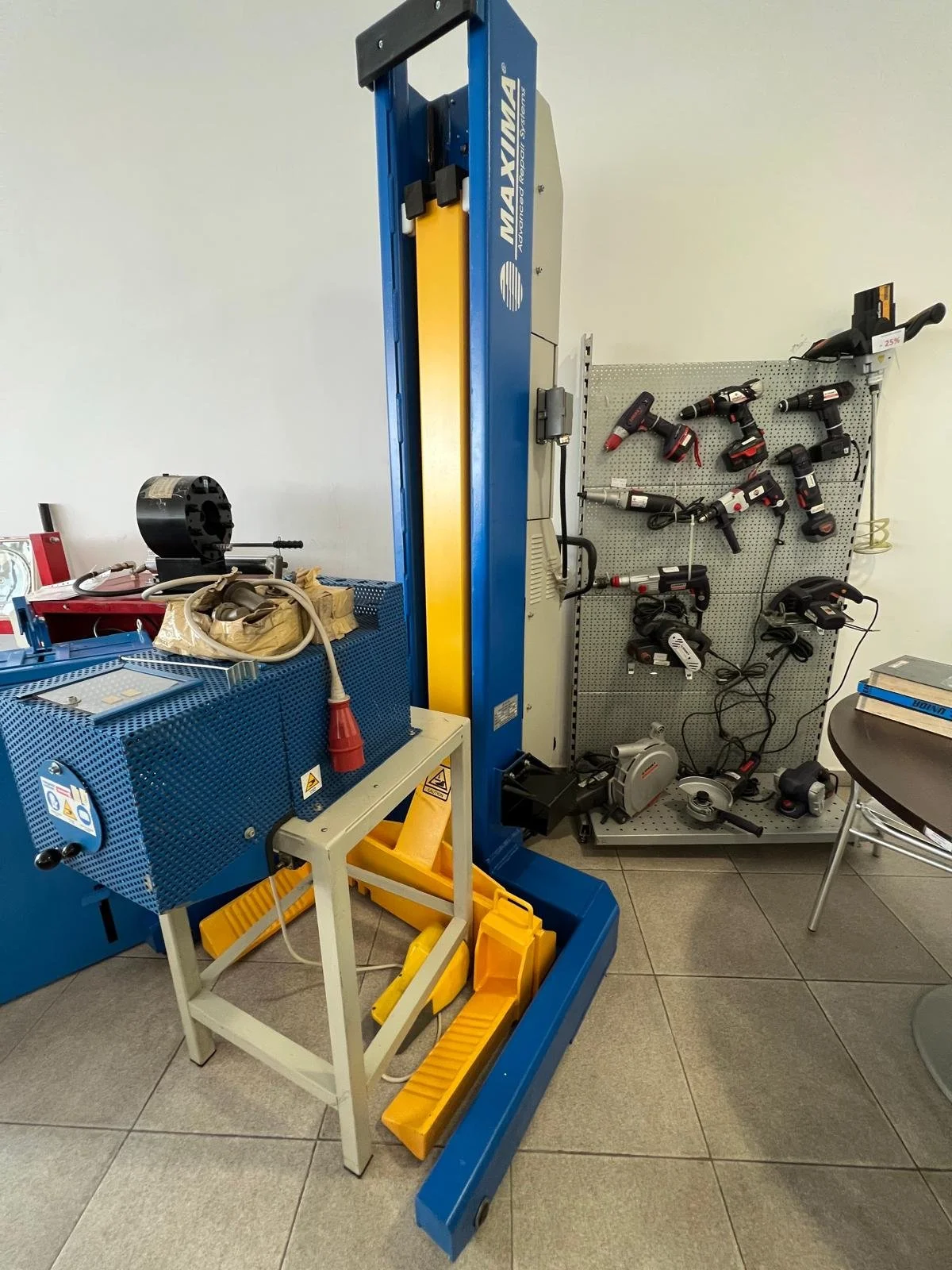 Elevador de pesados com 4 colunas móveis