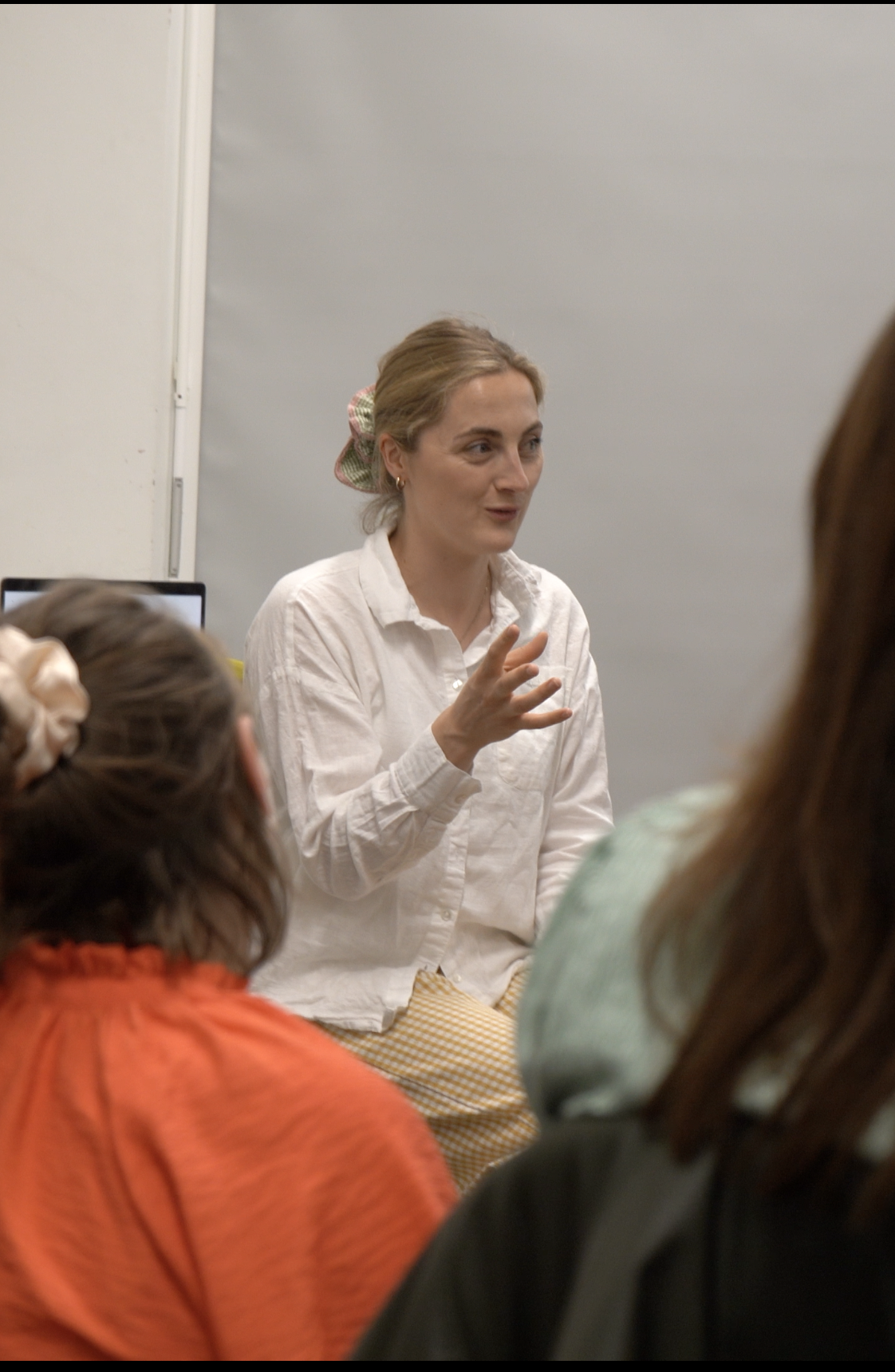 Couples learning about labour and birth at a Mindful Bump antenatal class