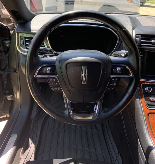 grey+lincoln+continental+interior+.webp