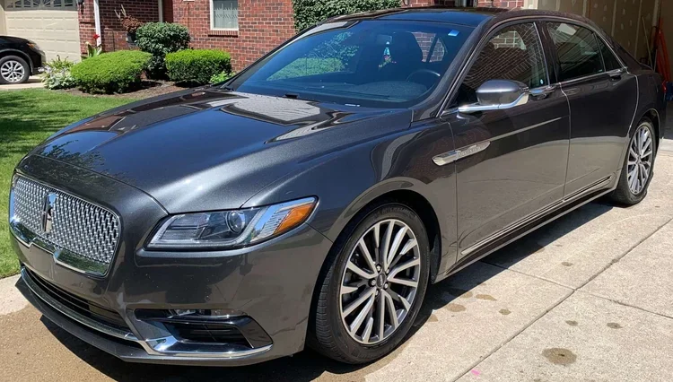 grey+lincoln+continental+front+driver+side+corner+photo+to.webp