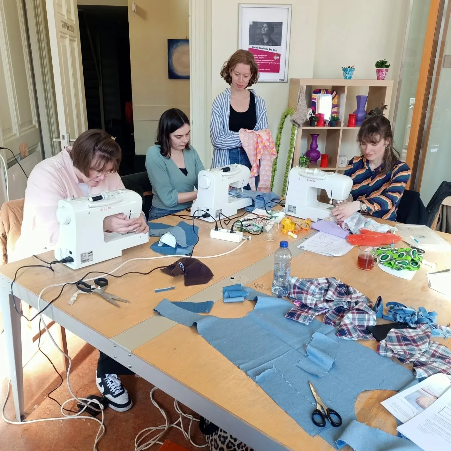 Yesterday we hosted a Zero Waste Bag sewing workshop for Zero Waste Festival! 

Do you want to make this bag aswell? Download the pattern 👉🏾 stofbond.nl/shop