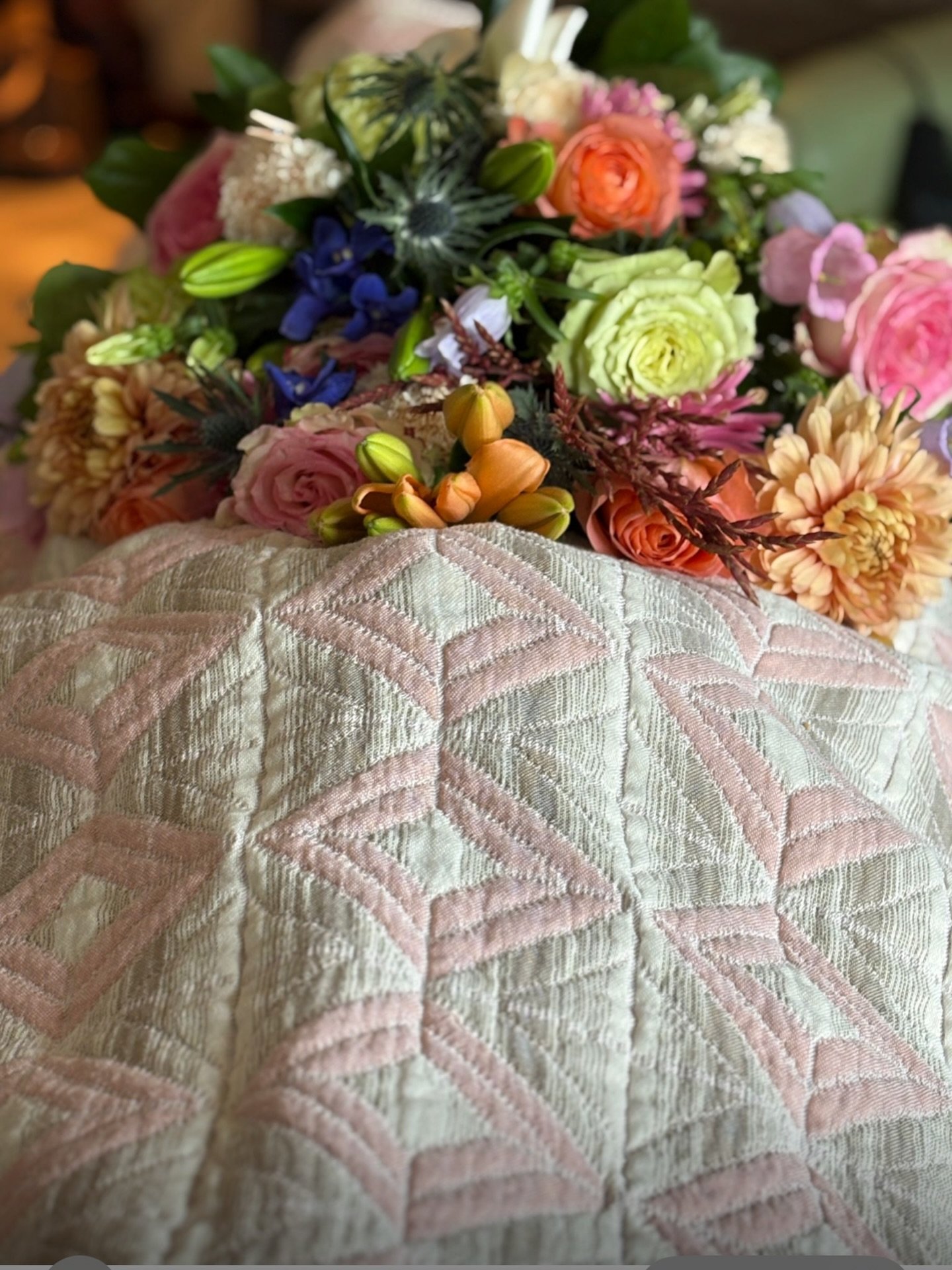 Forever starts today🌺

Lichaamsdonatie kan ook mooi, respectvol en met liefde zijn.

Als wij een overledene mogen ophalen, dan doen we dat in alle rust. We nemen de tijd voor mooie foto's, eventueel een lintenceremonie. 
We sluiten de wade samen, en