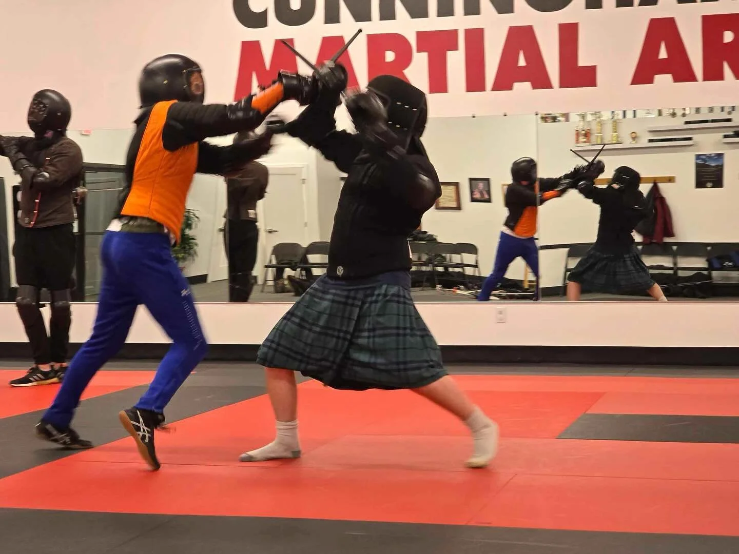 Last practice was the end of the year for many of our university student members. To celebrate we had a “anything but longsword” class to give people practice with new things.