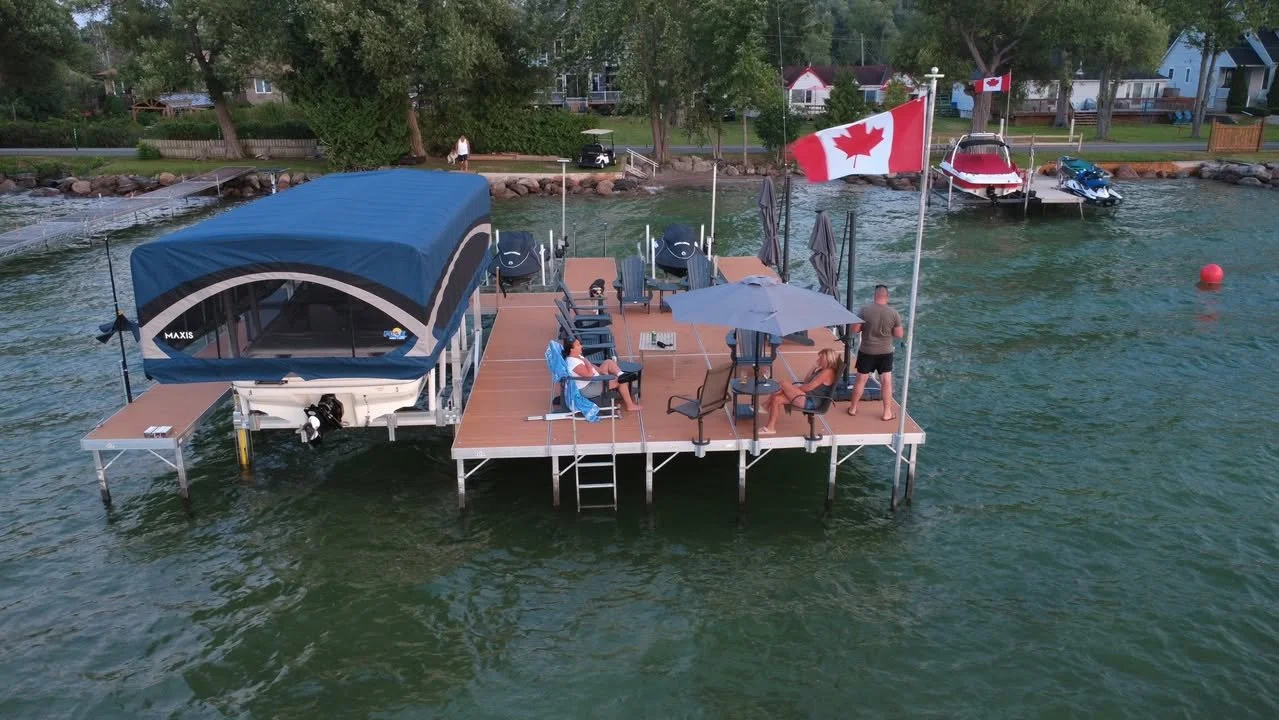 📸 Simcoe Shores Docks &amp; Lifts Inc.
.
.
.
#FLOE #WaterLife #Photography