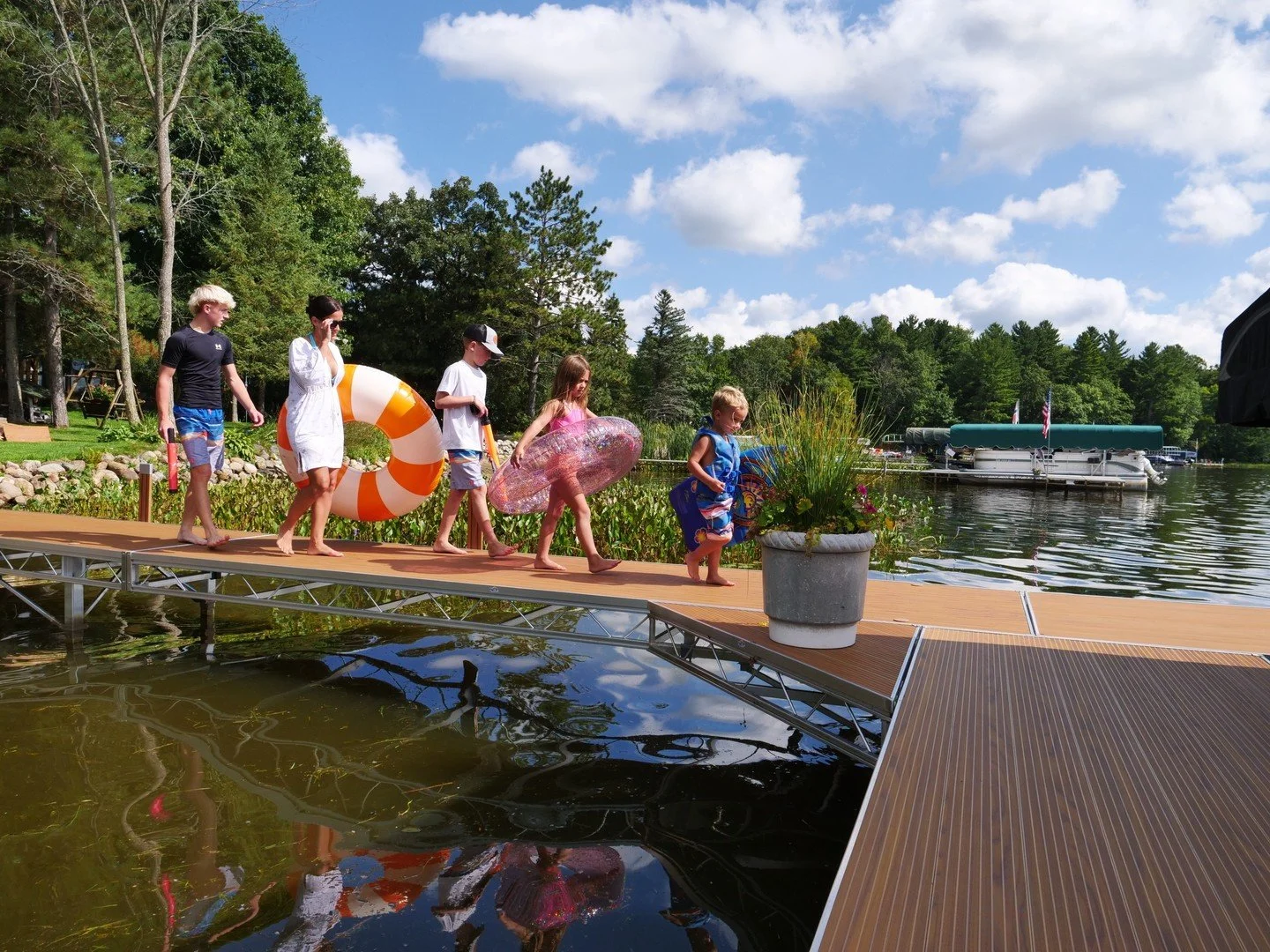 Your lake life, upgraded!
🌊
.
.
.
#FLOE #Waterfrontproperty #FYP