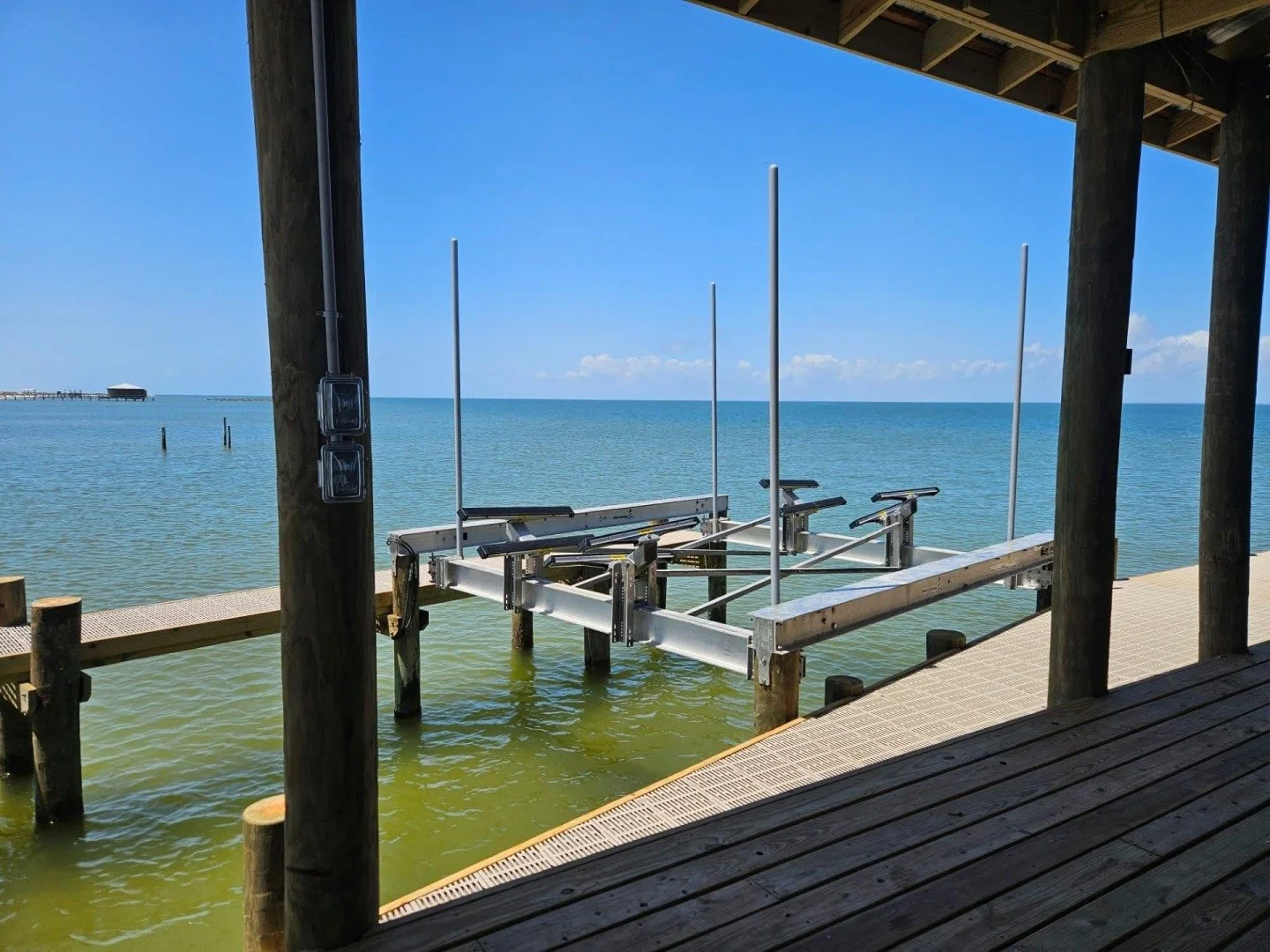 Some views deserve more than a bulky boat lift.
ShoreStation&rsquo;s low-profile hydraulic design keeps your waterfront open, clean, and ready to enjoy the Gulf from sunrise to sunset. 🌊☀️ Call to get a quote! (269) 303-5533