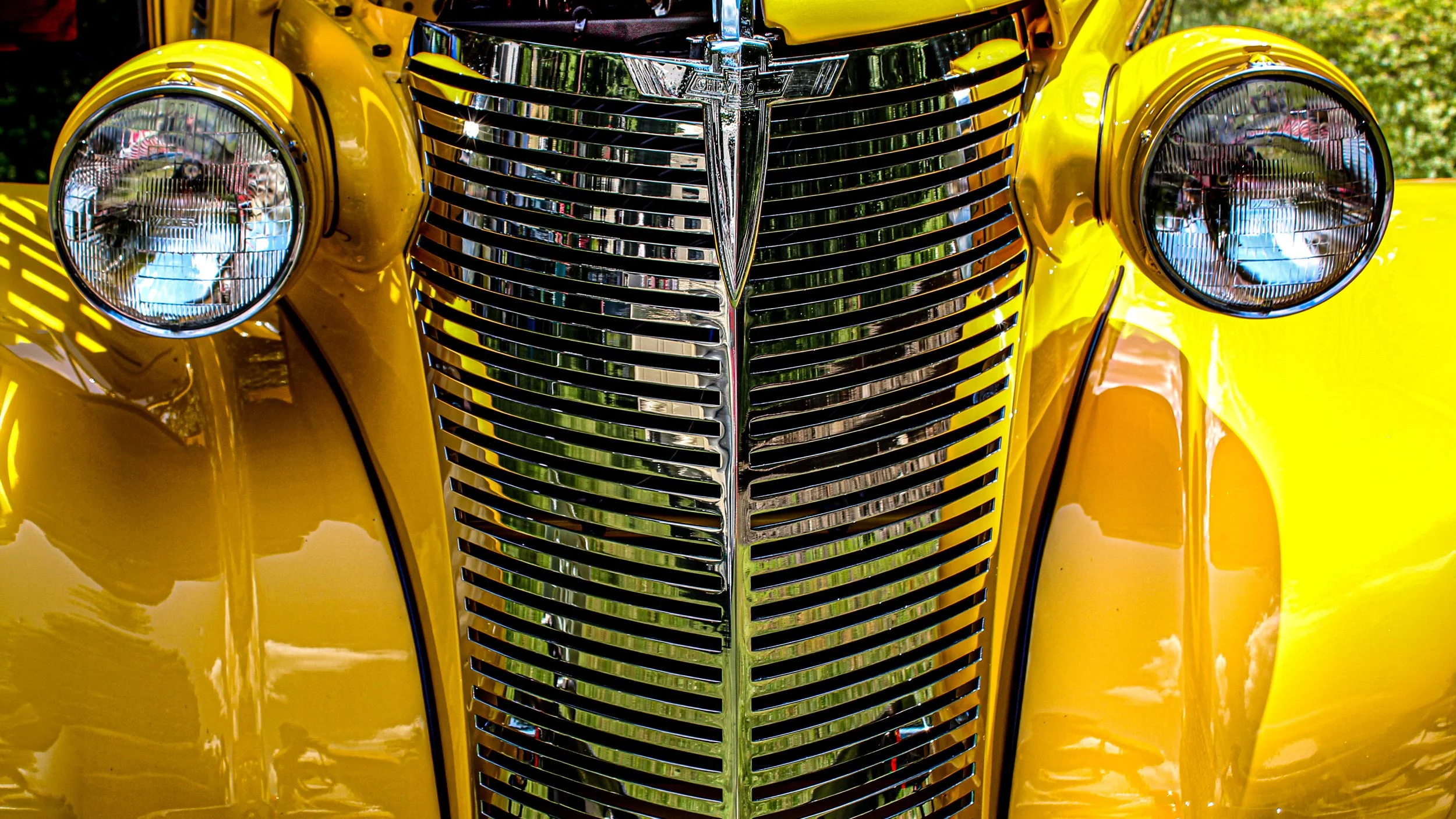 2021 - Yellow Classic Car - Grill