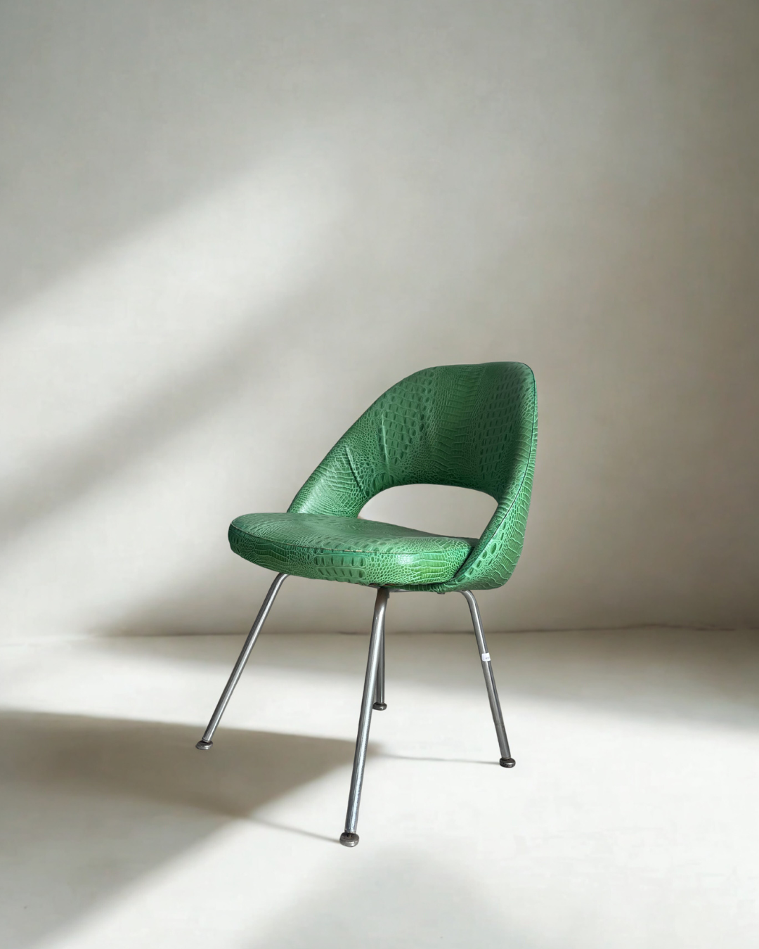 Cadeira de Couro Saarinen Executive