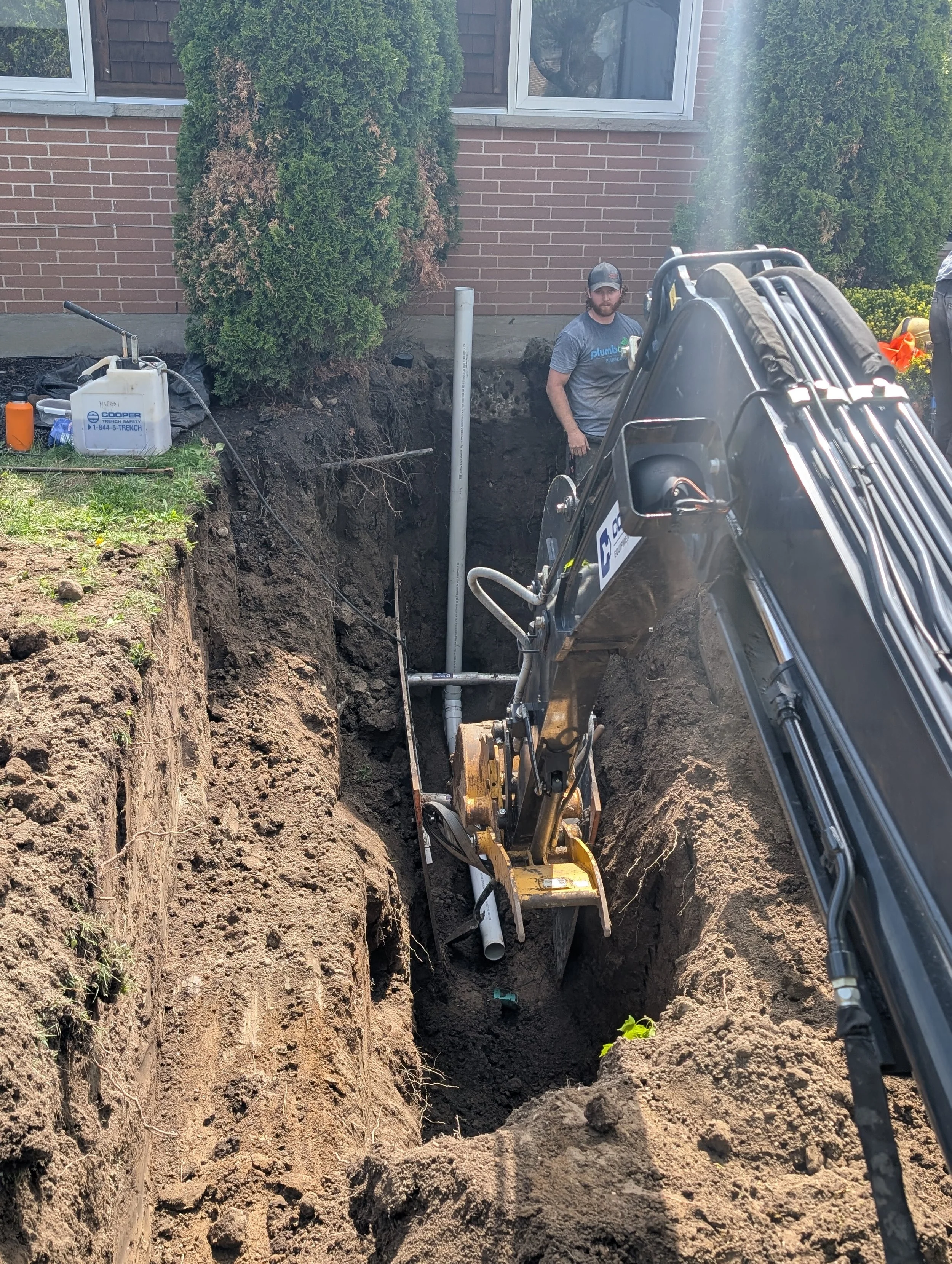 Mini excavation project for residential site preparation.
