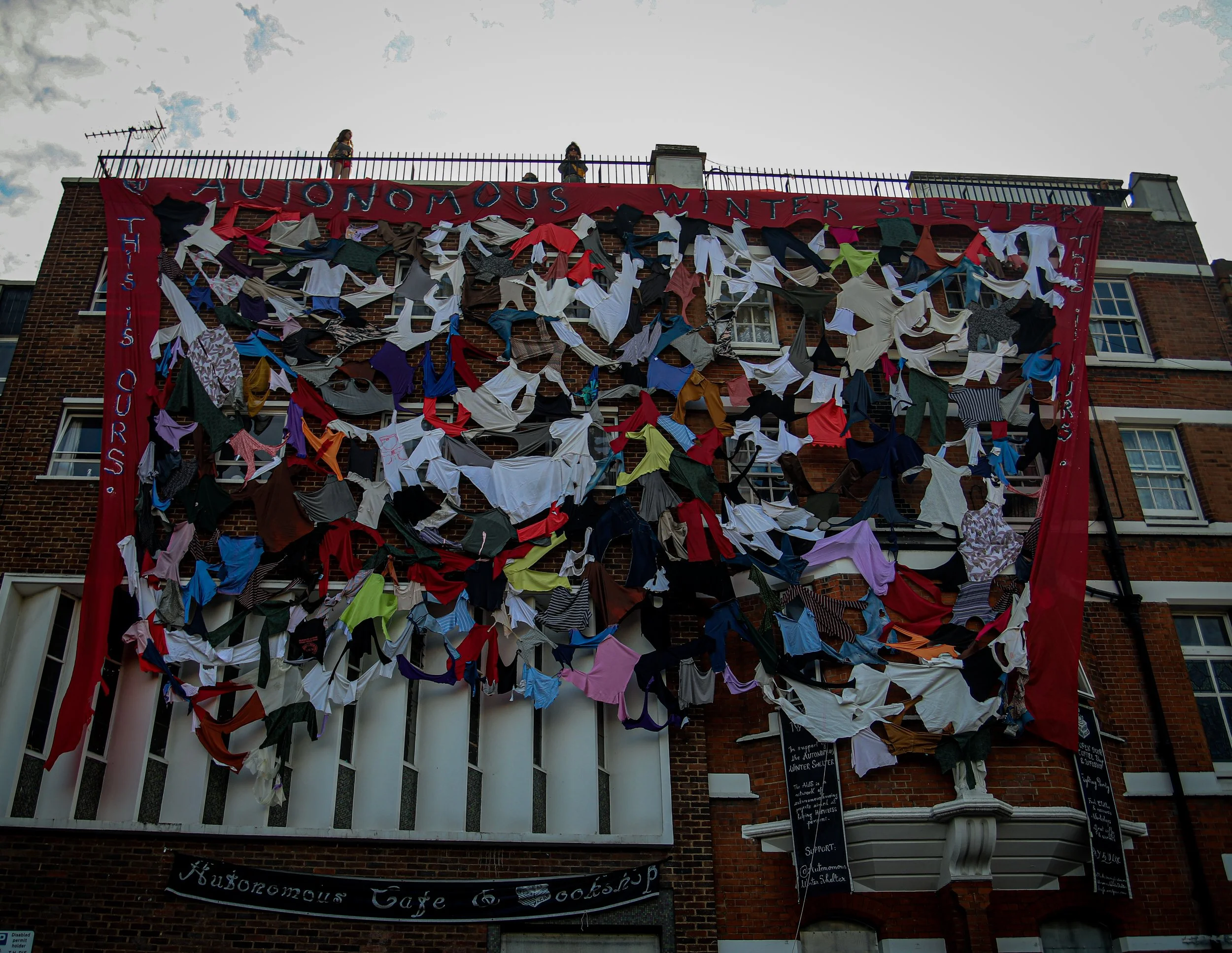 'The last glory days' - Eviction preparation and banner drop from the Shadwell Autonomous Winter Shelter, 2023