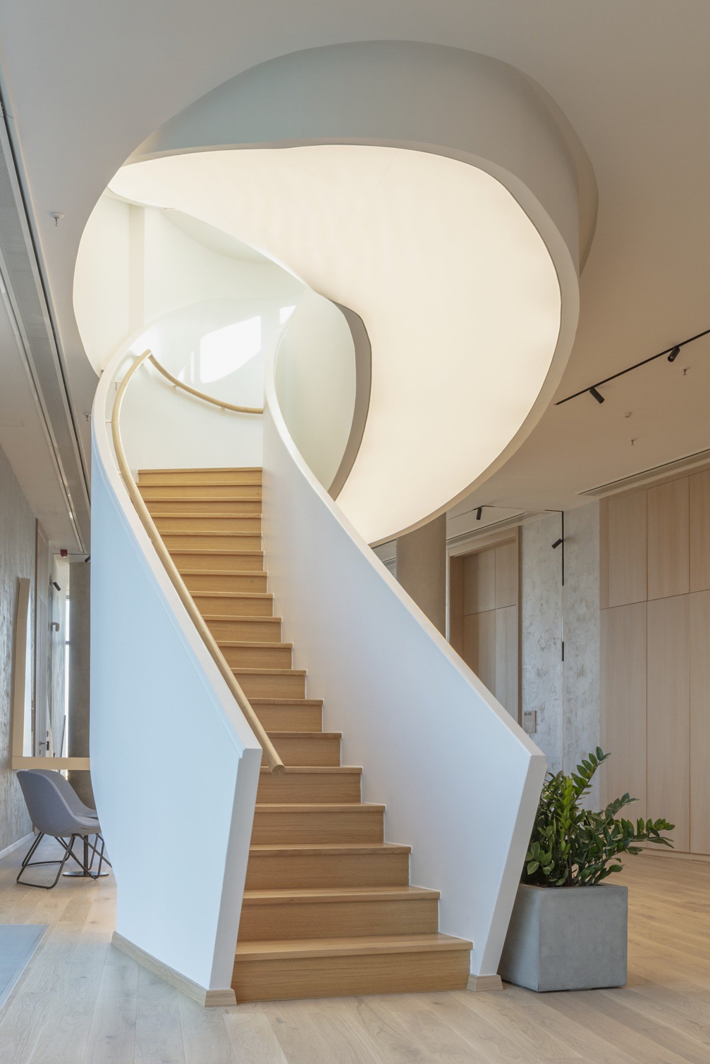 staircase-telekom-headquarter-01.jpg