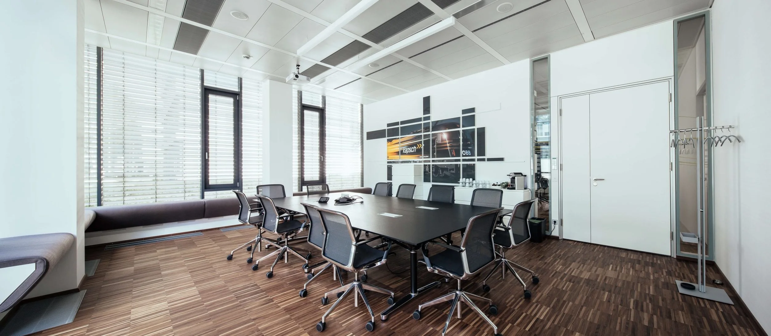 kapsch-meeting-rooms-07-scaled.jpg