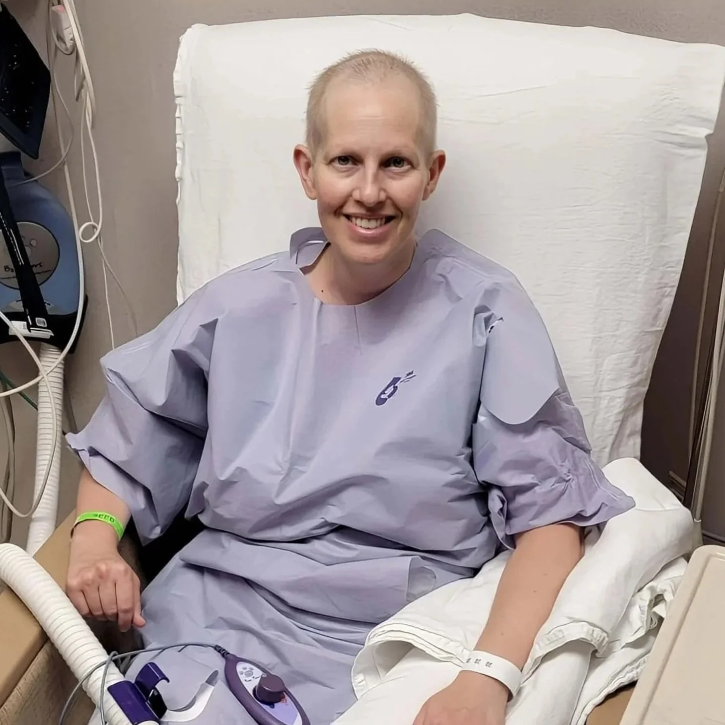 This is me &mdash; June 2023.
38 years old. After six months of chemotherapy.

Rewind to November 2022 when I did a
#breastcheck ... and I found a lump.

What followed was a whirlwind of appointments, tests,
and scans that revealed not 1, but 4 tumor