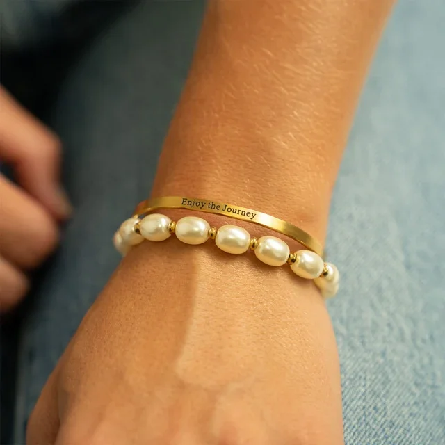 BRJ1039_18K-Gold_Enjoy_the_Journey_Bracelet_MODEL-LIFESTYLE.webp