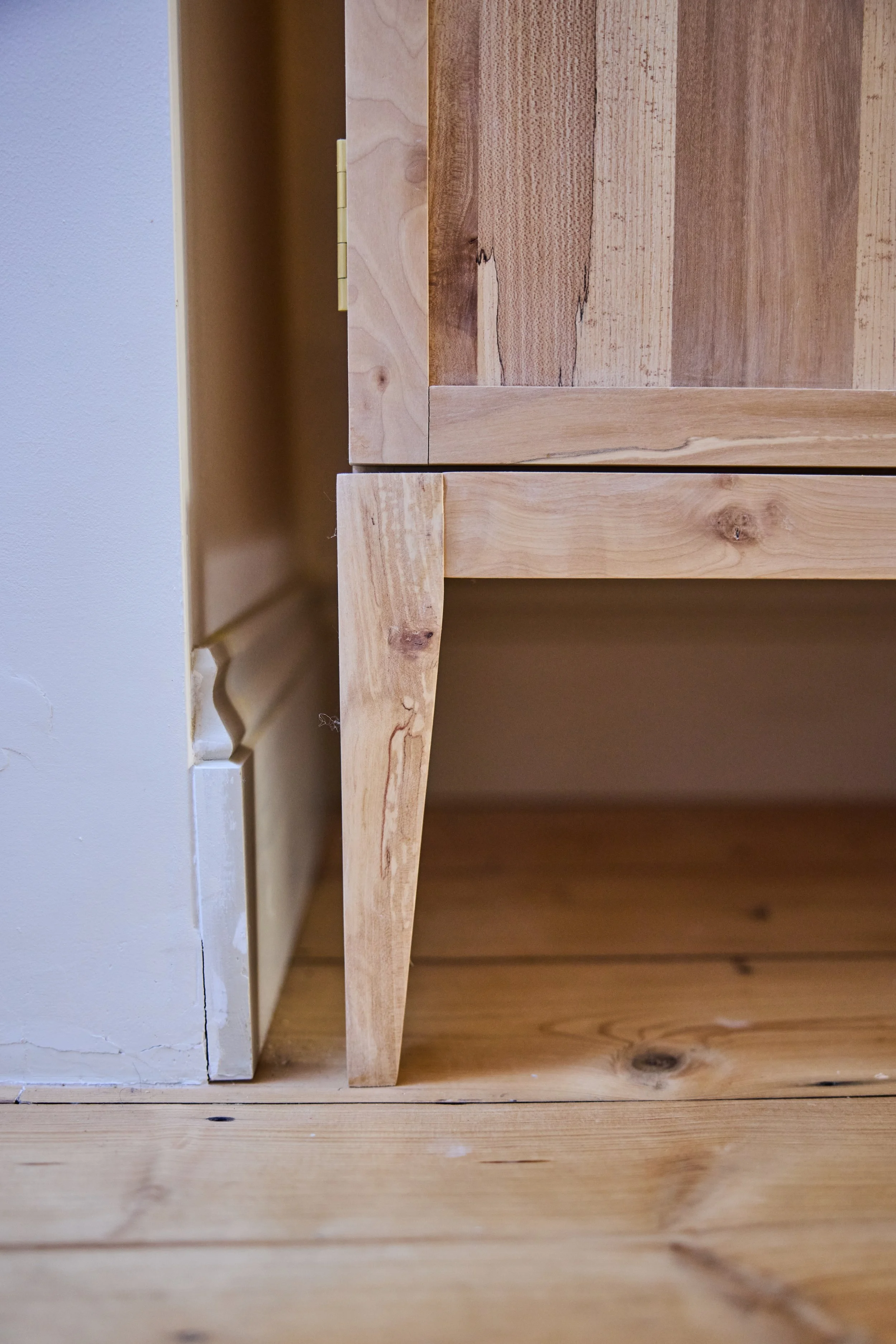 leg and door detail of the Farrow cabinet handmade in a workshop near the Cotswolds to showcase the beauty of British hardwoods