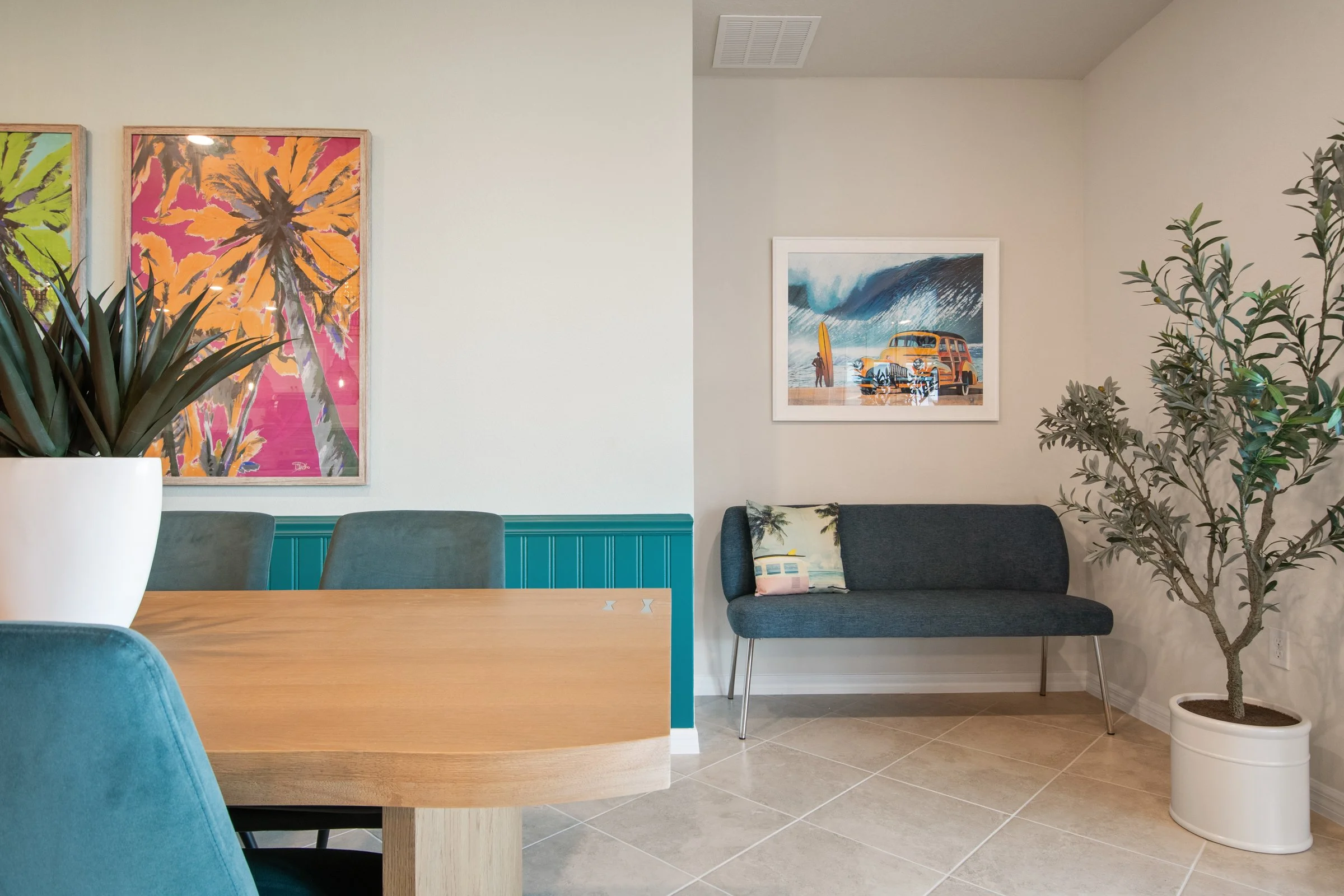 Spacious dining with extra seating, great for large parties in a private villa in Windsor Cay Resort near Orlando, Disney, and Universal Studios. Family friendly; a 10-bedroom, 8-bath home with private pool and spa.