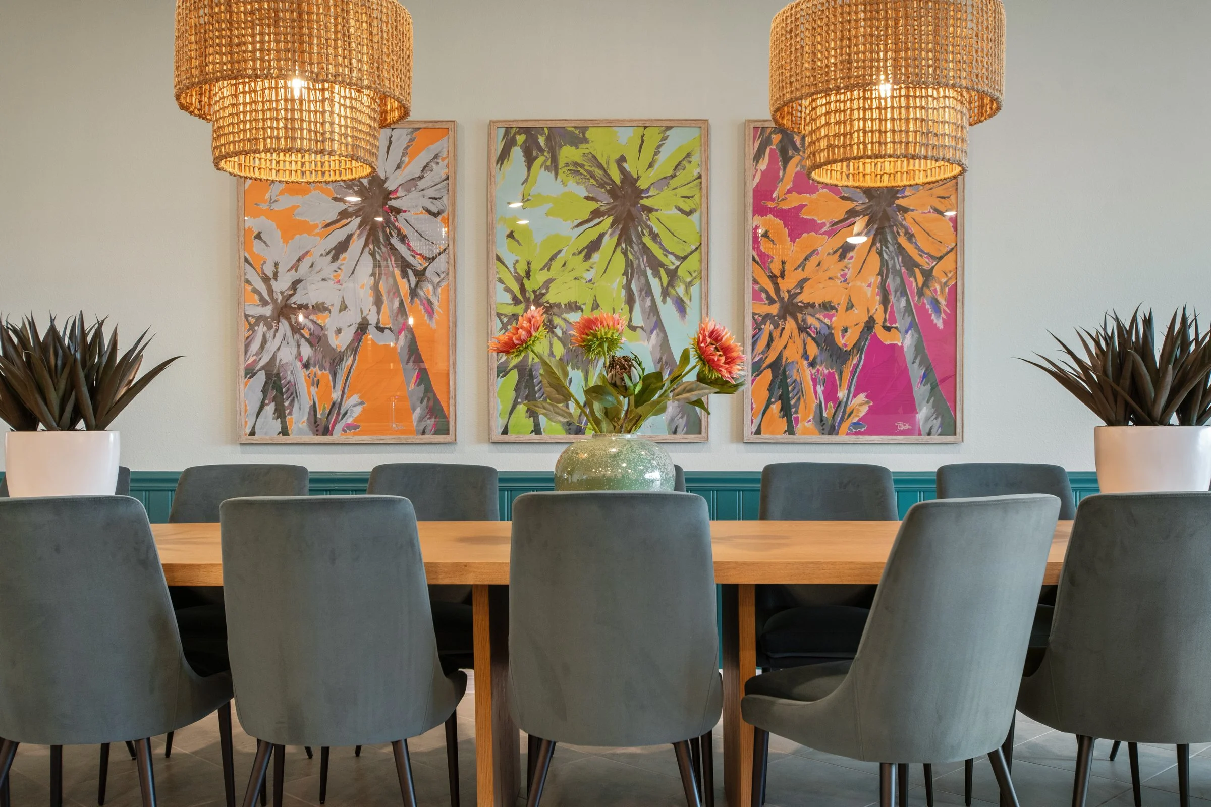 Spacious dining for large parties in a private villa in Windsor Cay Resort near Orlando, Disney, and Universal Studios. Beautifully decorated with tropical vibes—Large parties and families can enjoy a 10-bedroom, 8-bath home with private pool and spa