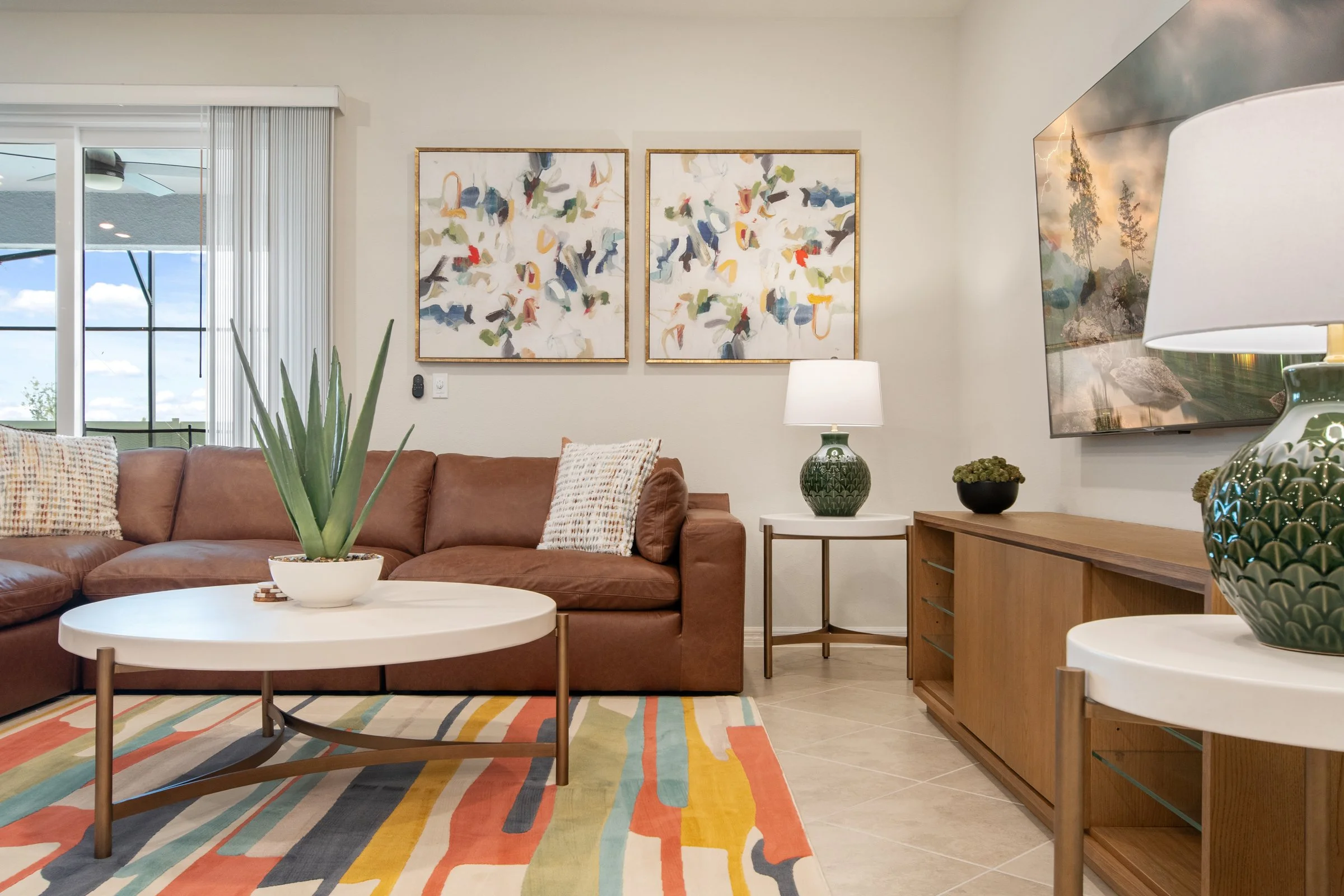 Private villa in Windsor Cay Resort near Orlando, Disney, and Universal Studios. Family friendly with spacious living, great for large parties, 10-bedroom, 8-bath home with private pool and spa.