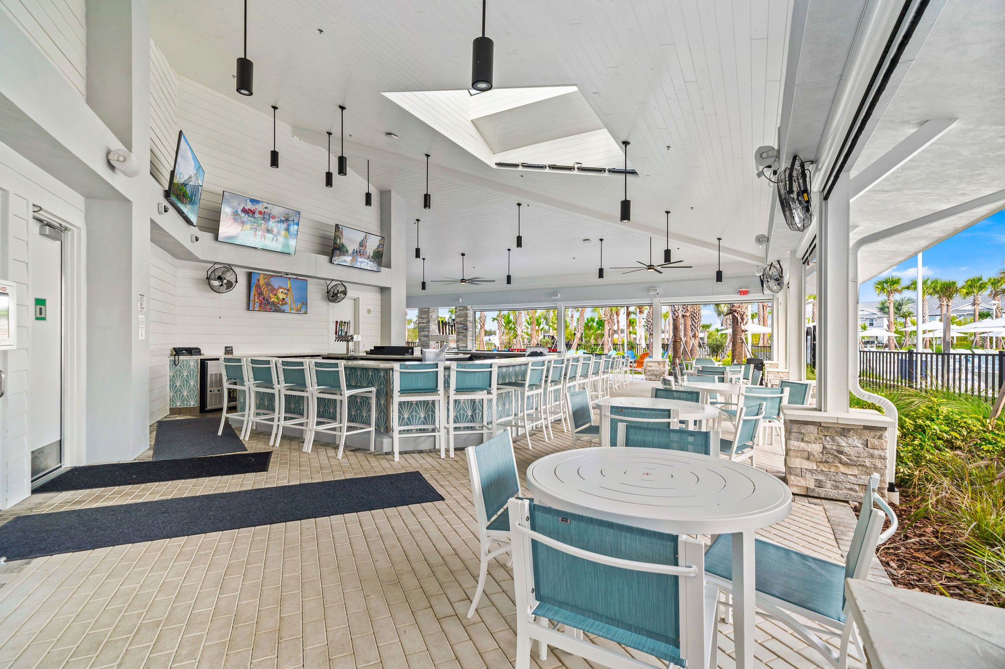 Windsor Cay Resort Poolside Dining, Near Orlando, Disney, and Universal Studios