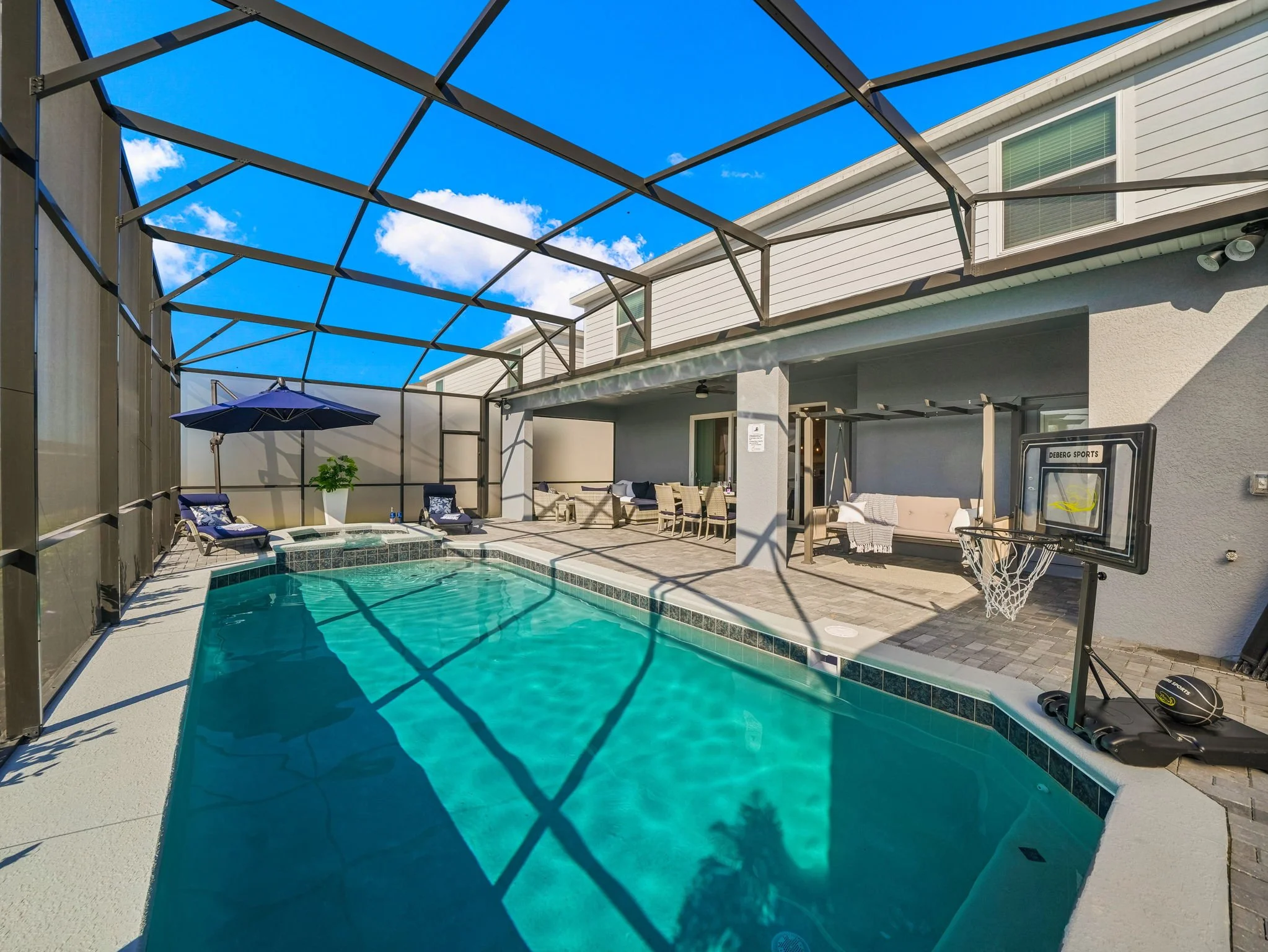 Private Pool and Spa at private villa in Windsor Cay Resort near Orlando, Disney, and Universal Studios. Great for families and large parties, a 10-bedroom, 8-bath home with spacious living.

