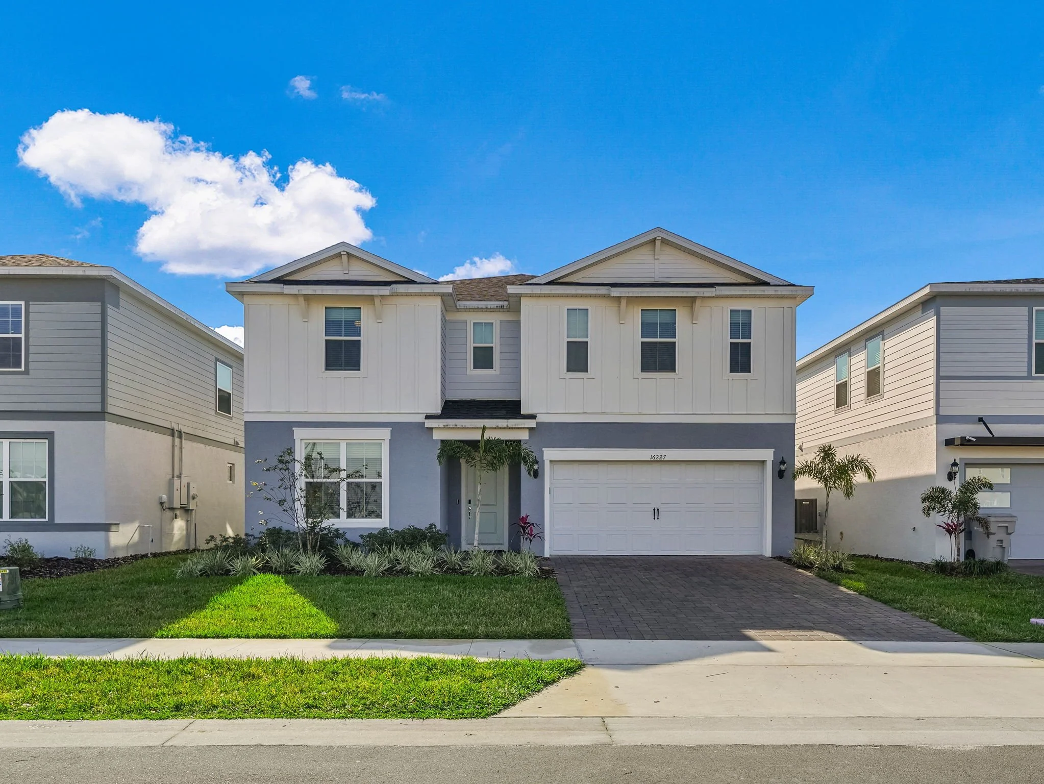 Private Villa with spacious living for large parties at Windsor Cay Resort near Orlando, Disney, and Universal Studios. Great for families; a 10-bedroom, 8-bath home with private pool and spa.