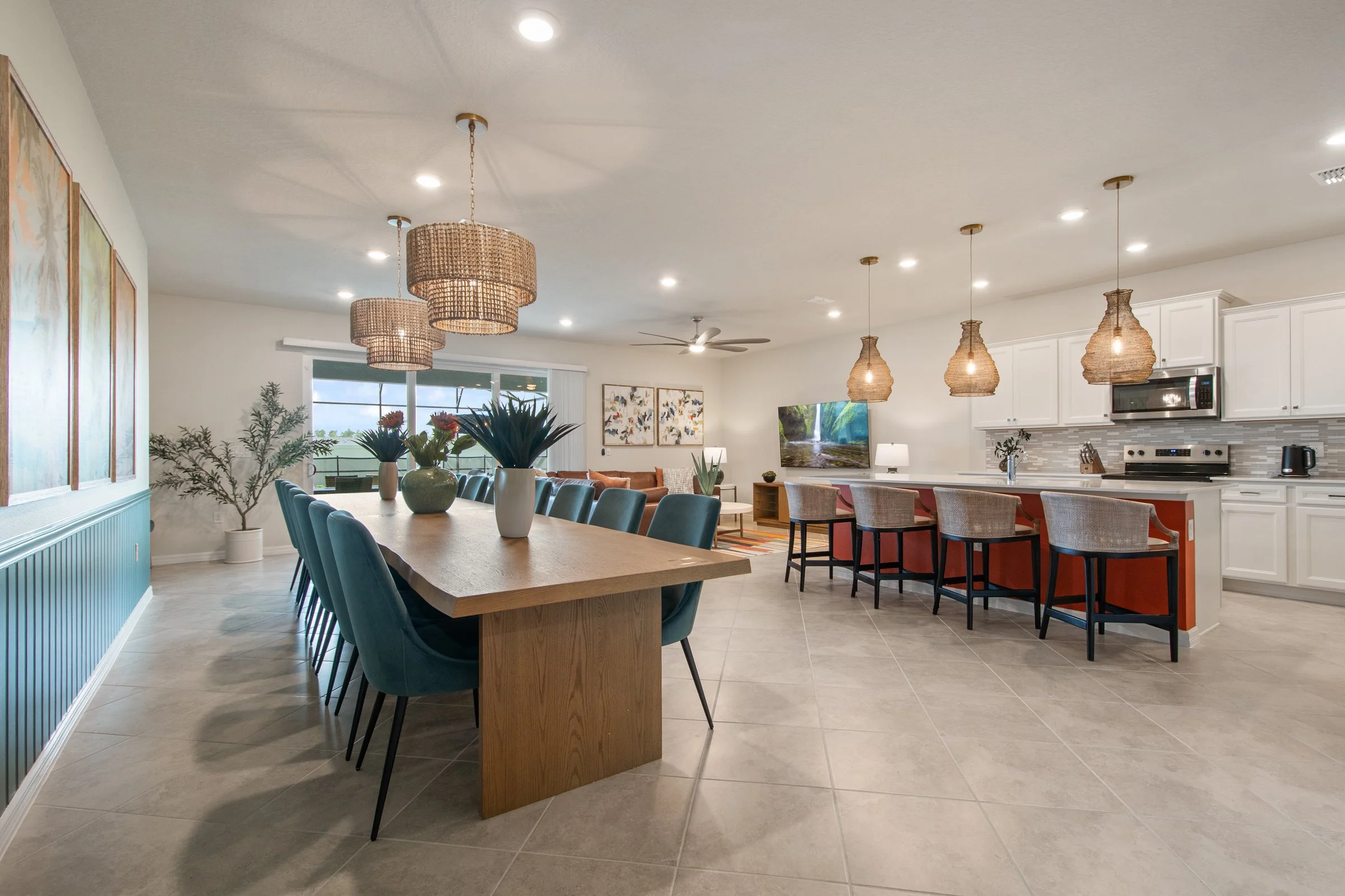 Spacious living for large parties in private villa in Windsor Cay Resort near Orlando, Disney, and Universal Studios. Great for families; a 10-bedroom, 8-bath home with private pool and spa.