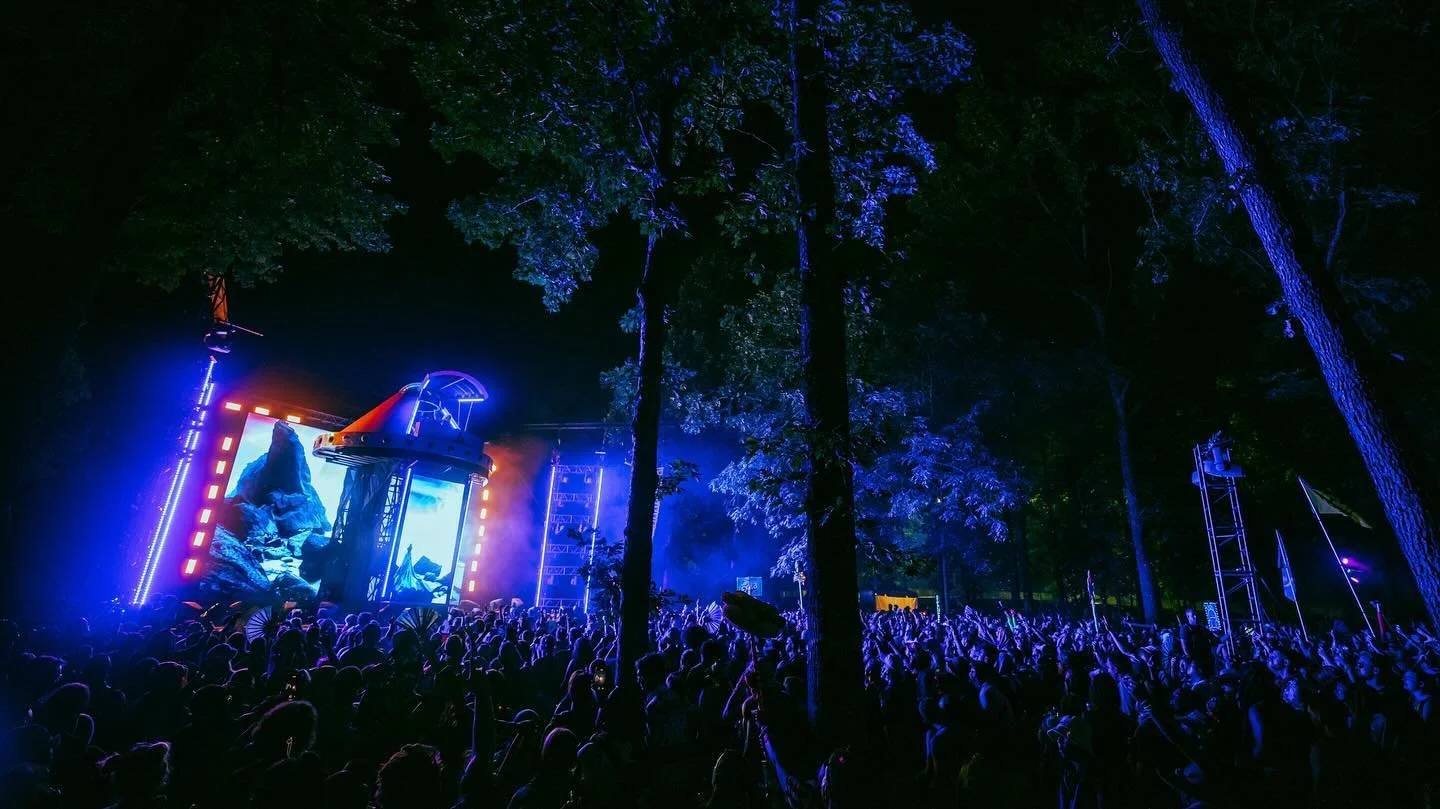 Bonnaroo UFO stage construction detail