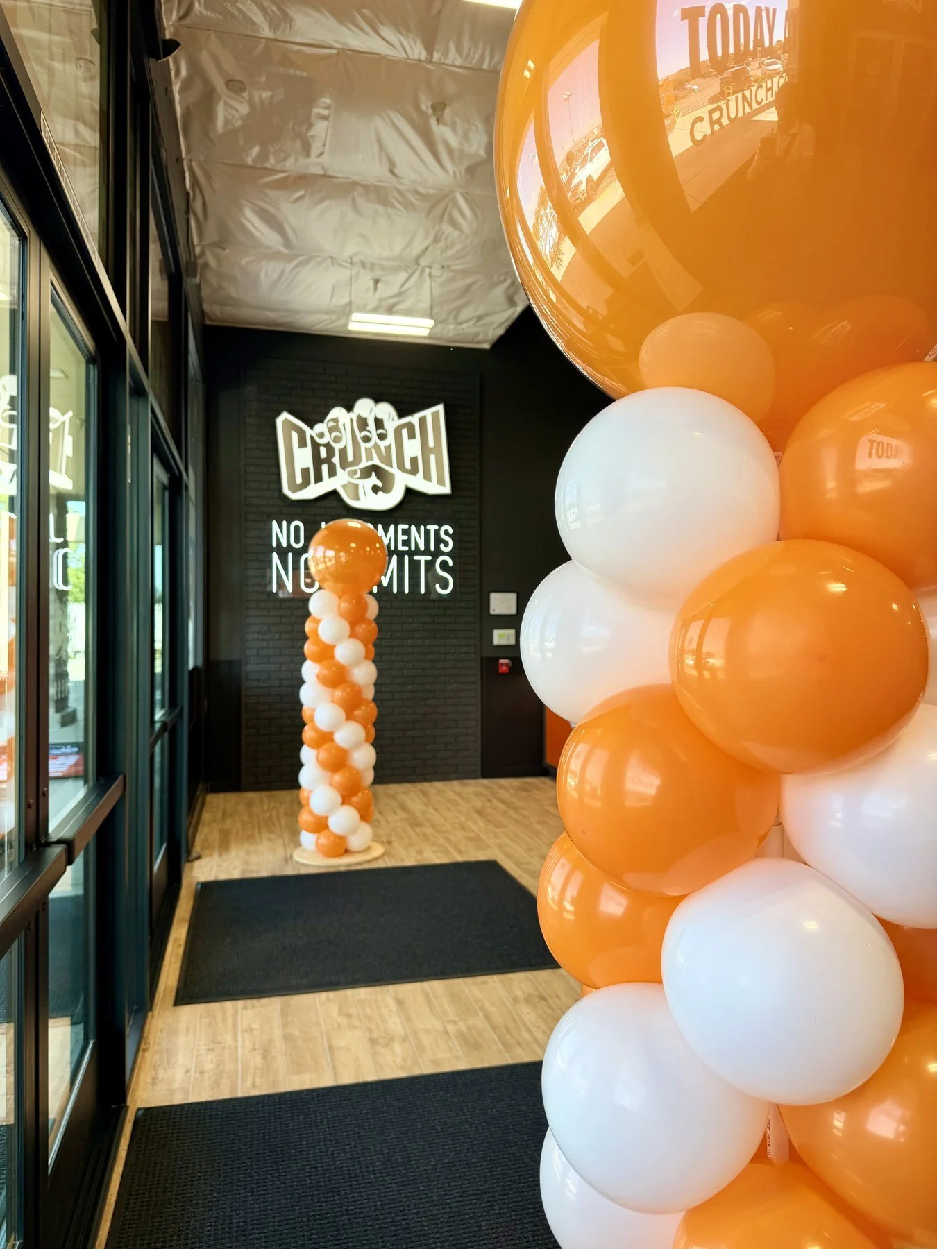 Crunch Fitness Gilroy Grand Opening Balloon Column