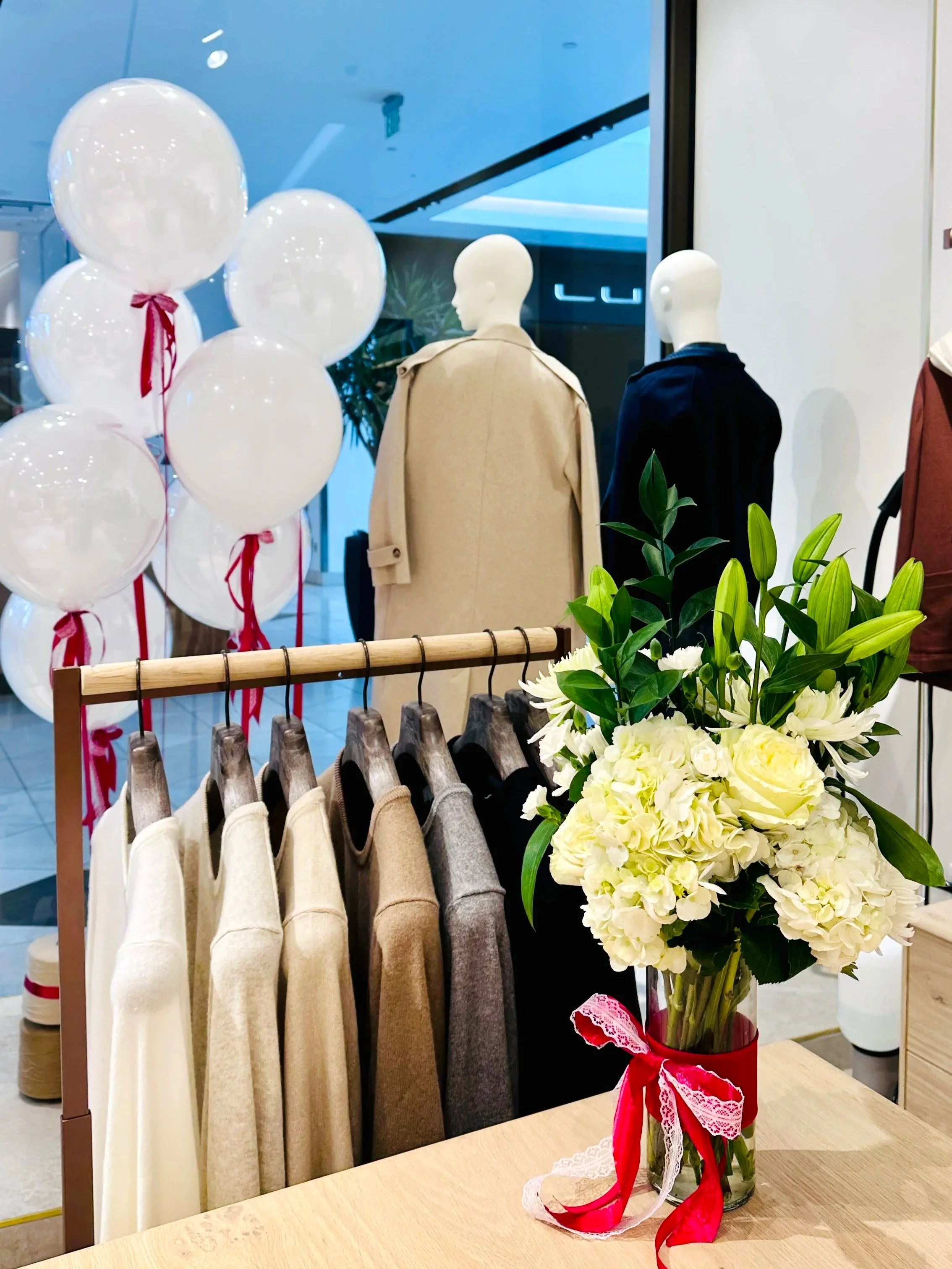 Retail Storefront Balloon Display at Westfield San Jose | Branded Visual Merchandising