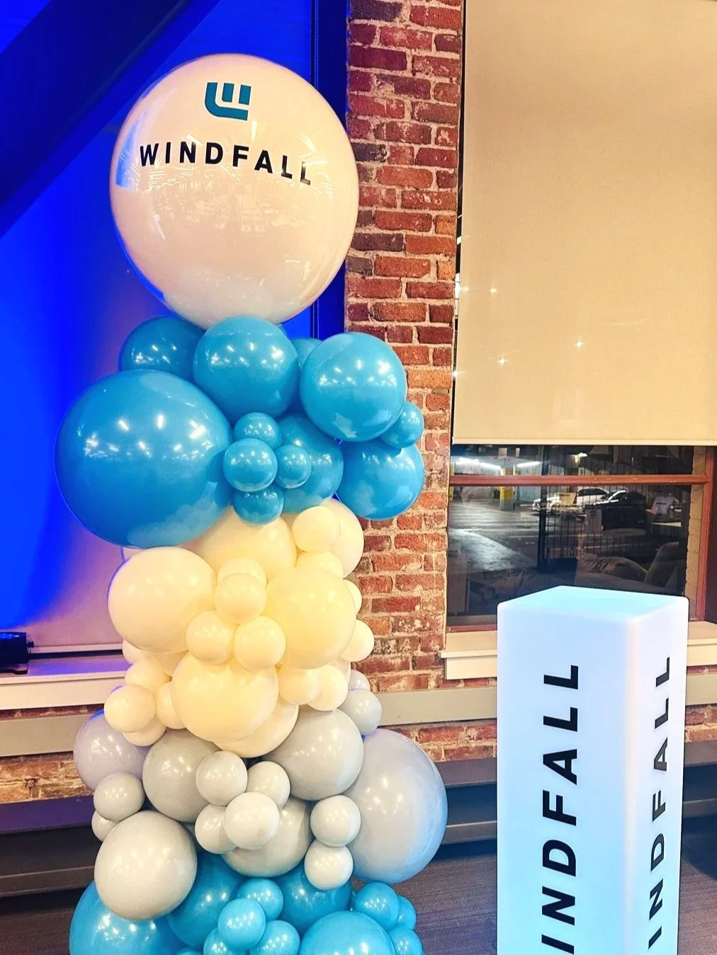 Windfall Branded Logo Balloon Column | Detail