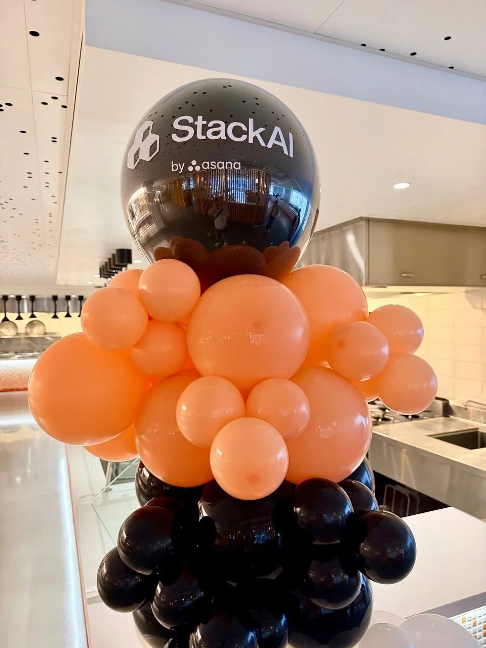 StackAI By Asana Branded Logo Balloon Column | Detail