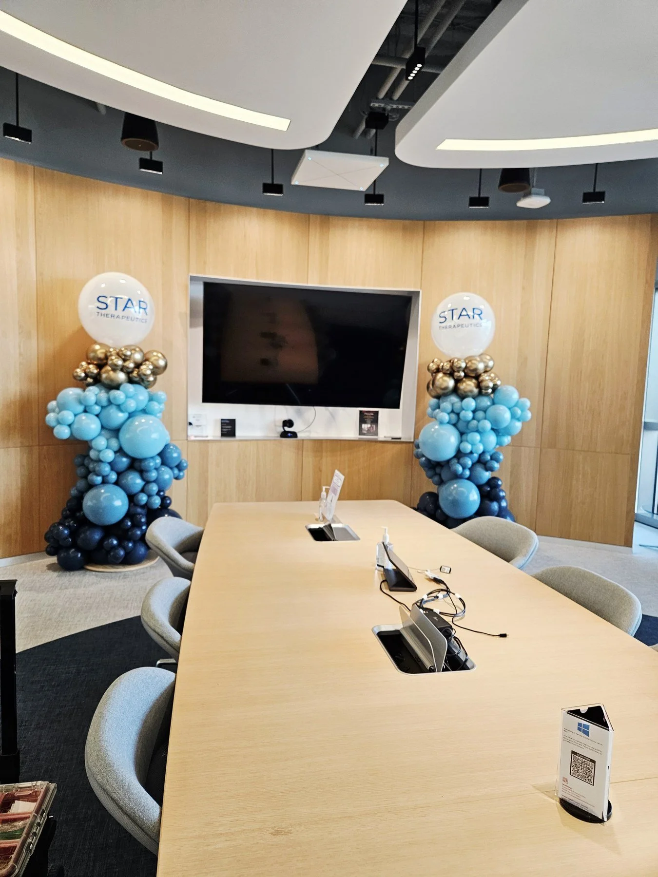 Star Therapeutics Corporate Balloon Columns | Office