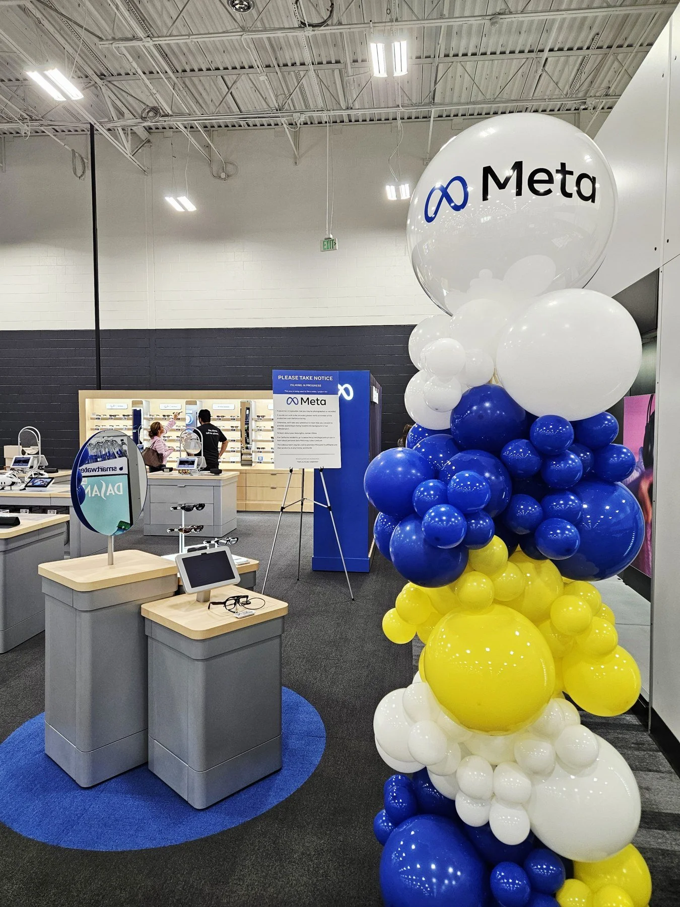 Meta Product Event Branded Logo Balloon Column | Detail