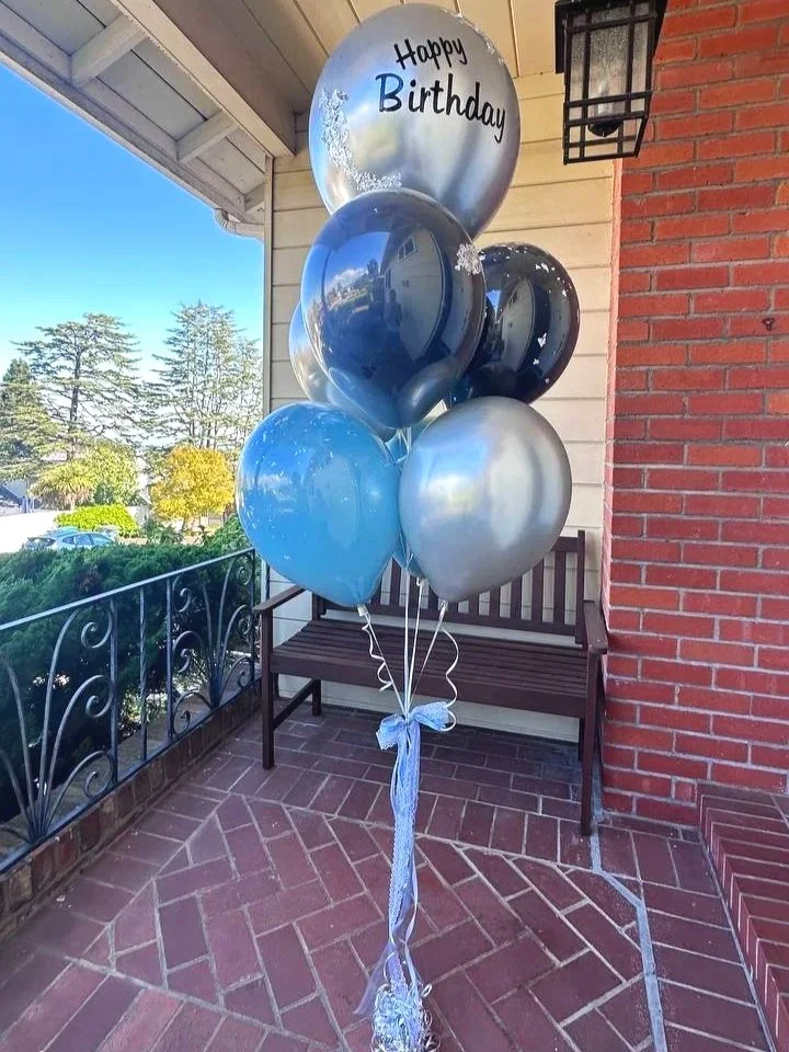 Elegant silver and blue helium birthday balloon bouquet with “Happy Birthday” print, perfect for home celebrations in Bay Area.
