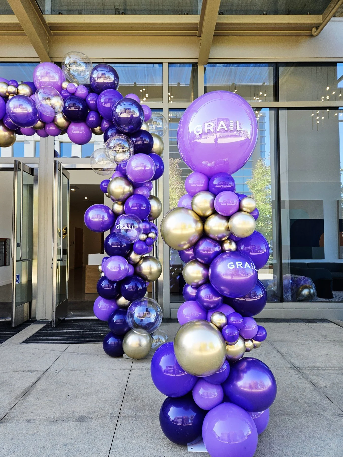 GRAIL Cityline Branded Balloon Column