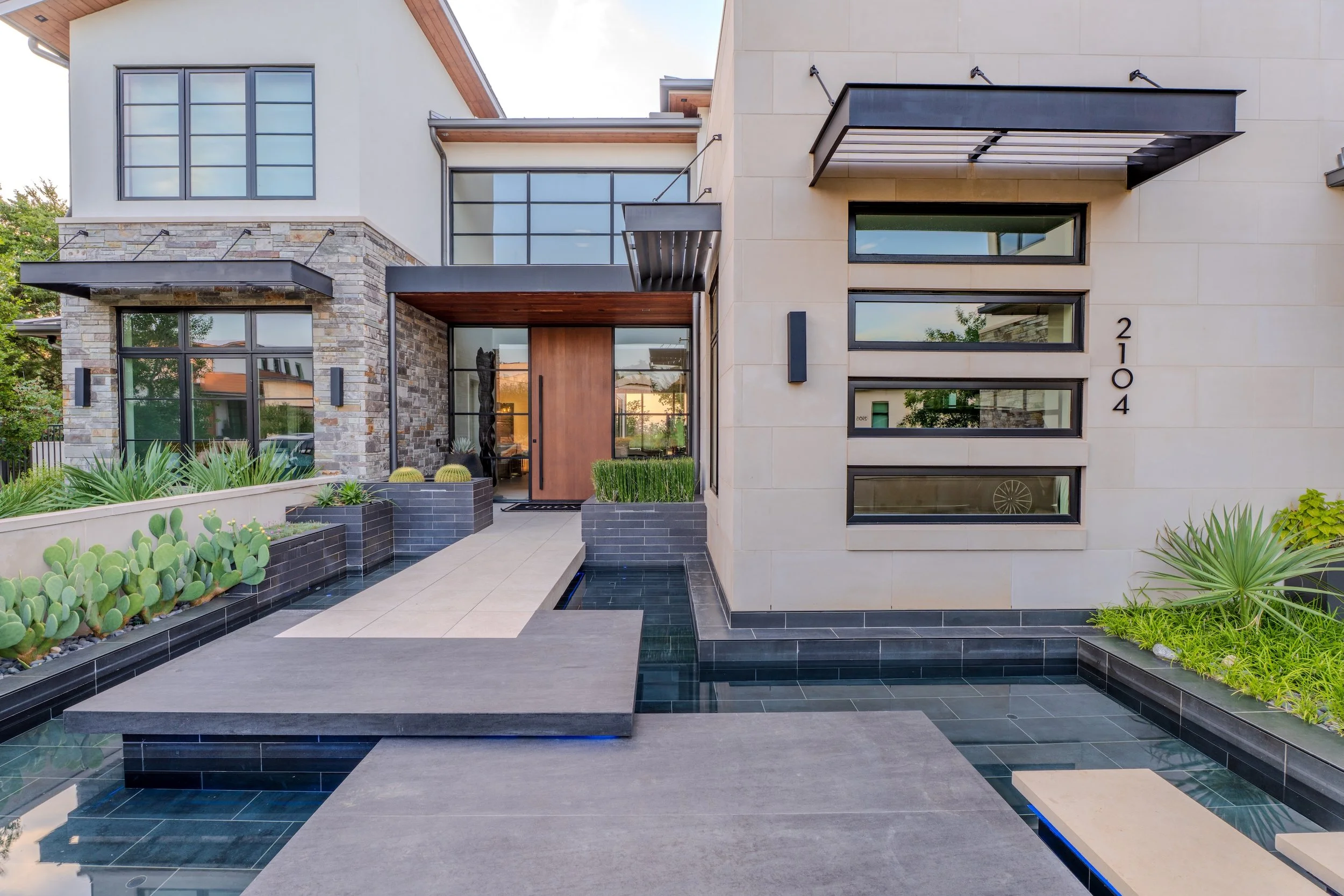 custom fountain in Westlake by Leschber Designs