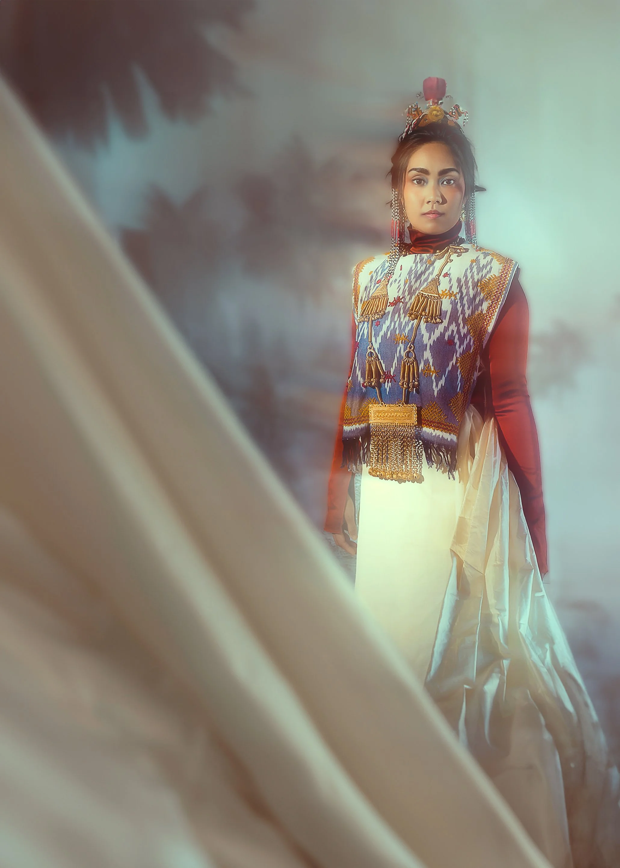 The Babaylan in a T’boli headdress, bronze necklace and beaded vest, with a silk train