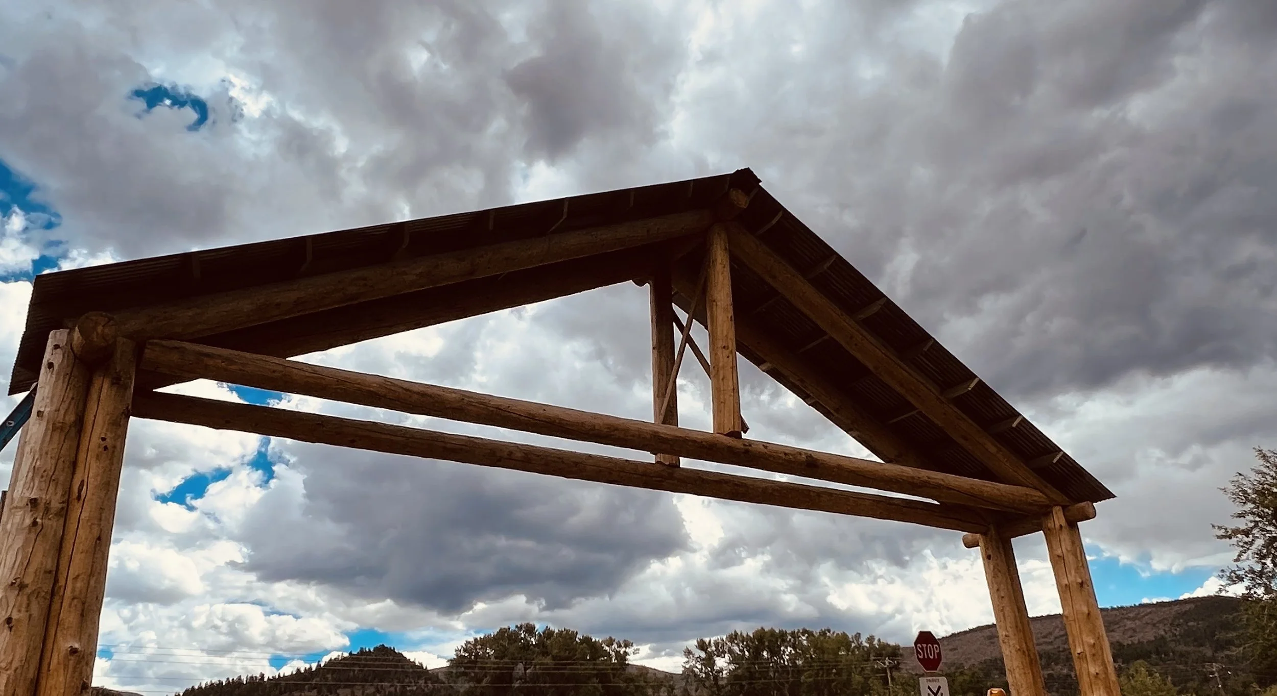 Oranssi carpenter using bench saw